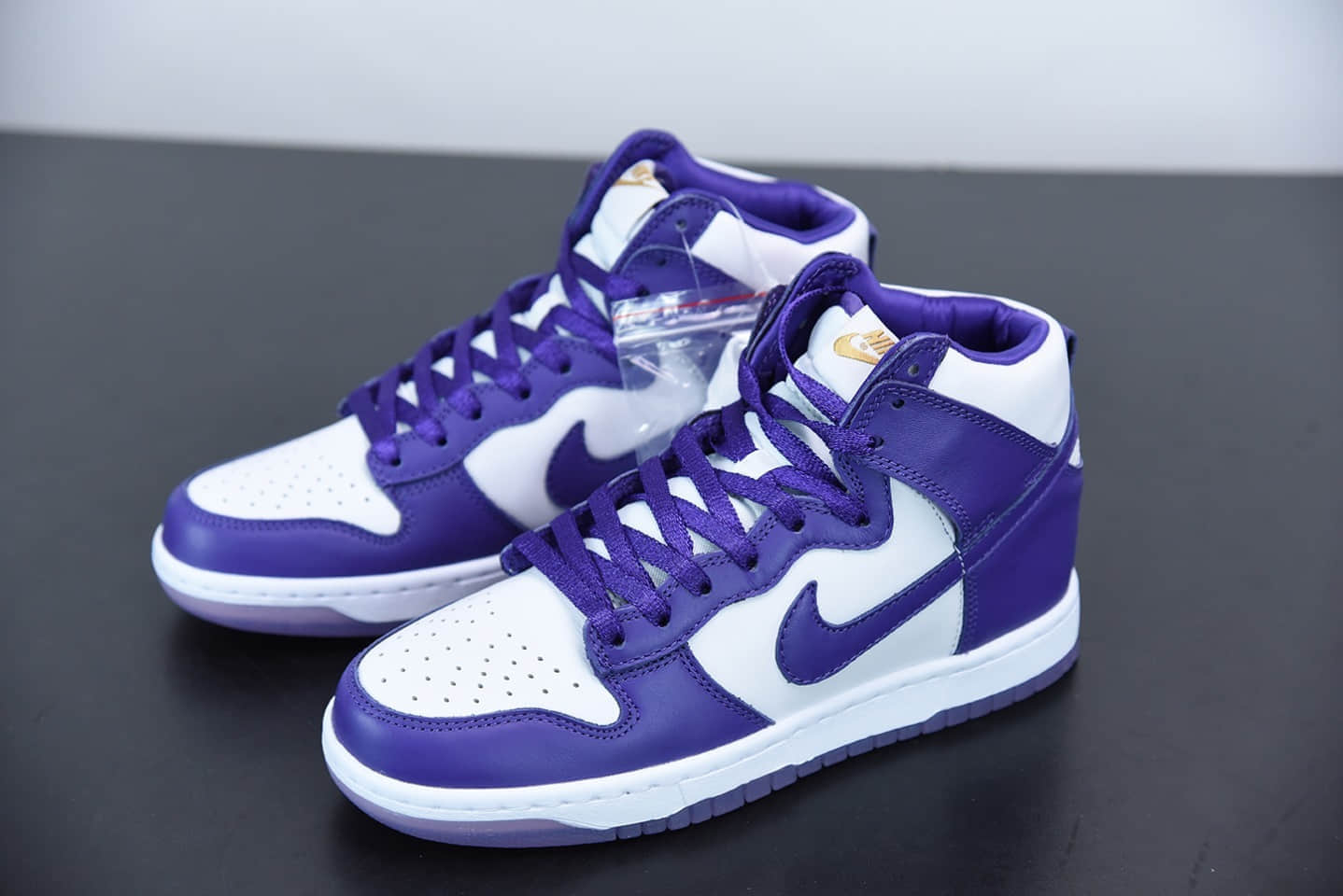 耐克Nike Dunk High “Varsity Purple” 白紫扣篮系列复古高帮休闲运动滑板板鞋纯原版本 货号：DC5382-100