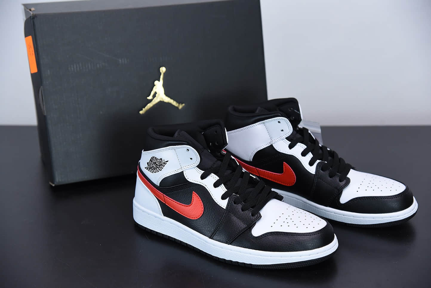 乔丹Air Jordan 1 MidAstronomy Blue 黑红熊猫中帮文化篮球鞋纯原版本 货号：554724-075