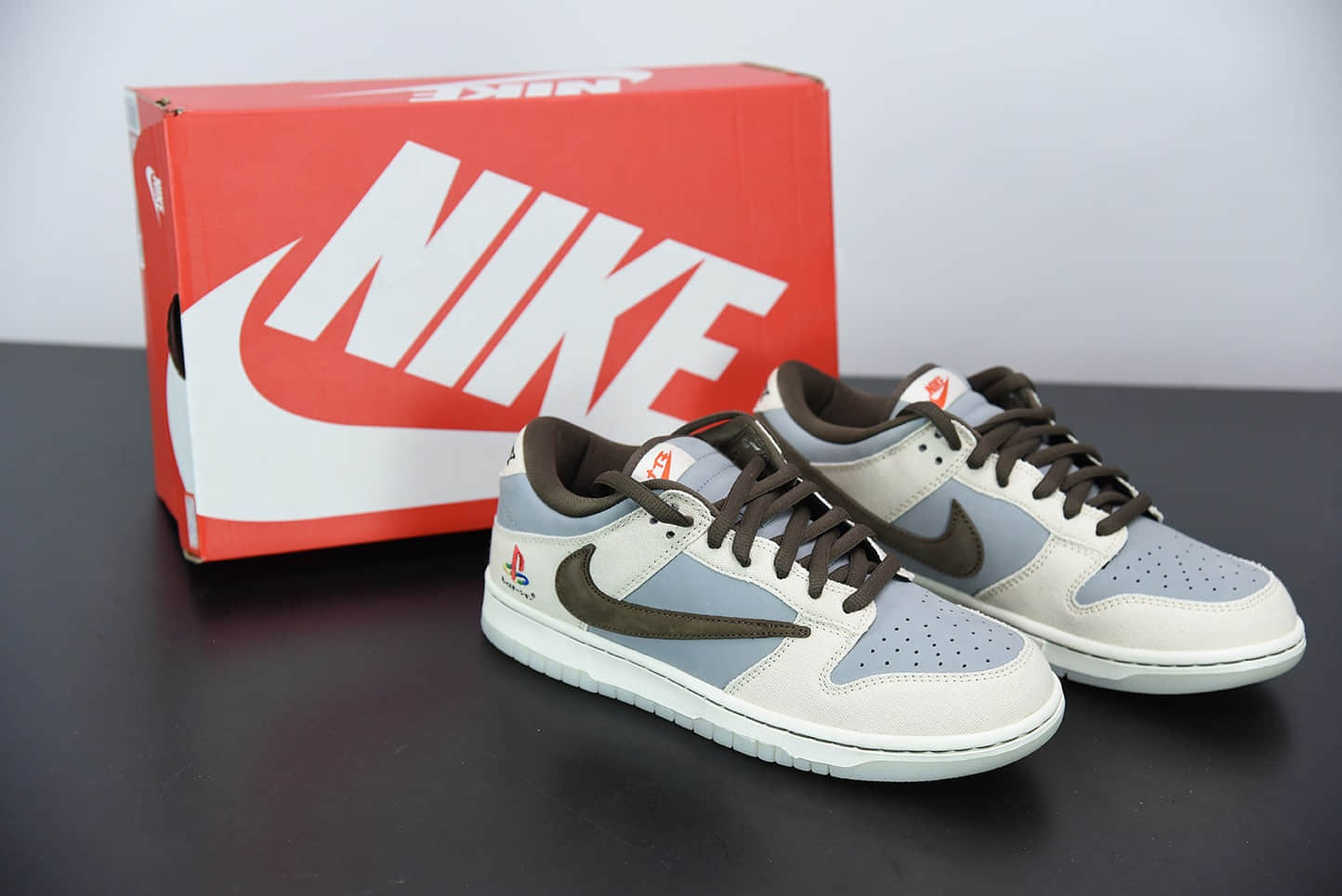 耐克Travis Scott x Playstation x SB Dunk Low 三方联名米白雾蓝低帮滑板鞋纯原版本 货号：CU1726-800