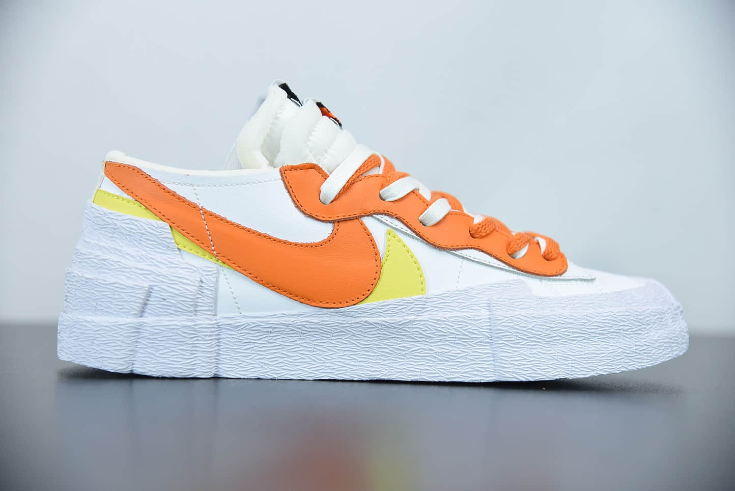 耐克Sacai x Nk Blazer low 白橙解构全新联名开拓者低帮休闲板鞋纯原版本 货号：DD1877-100