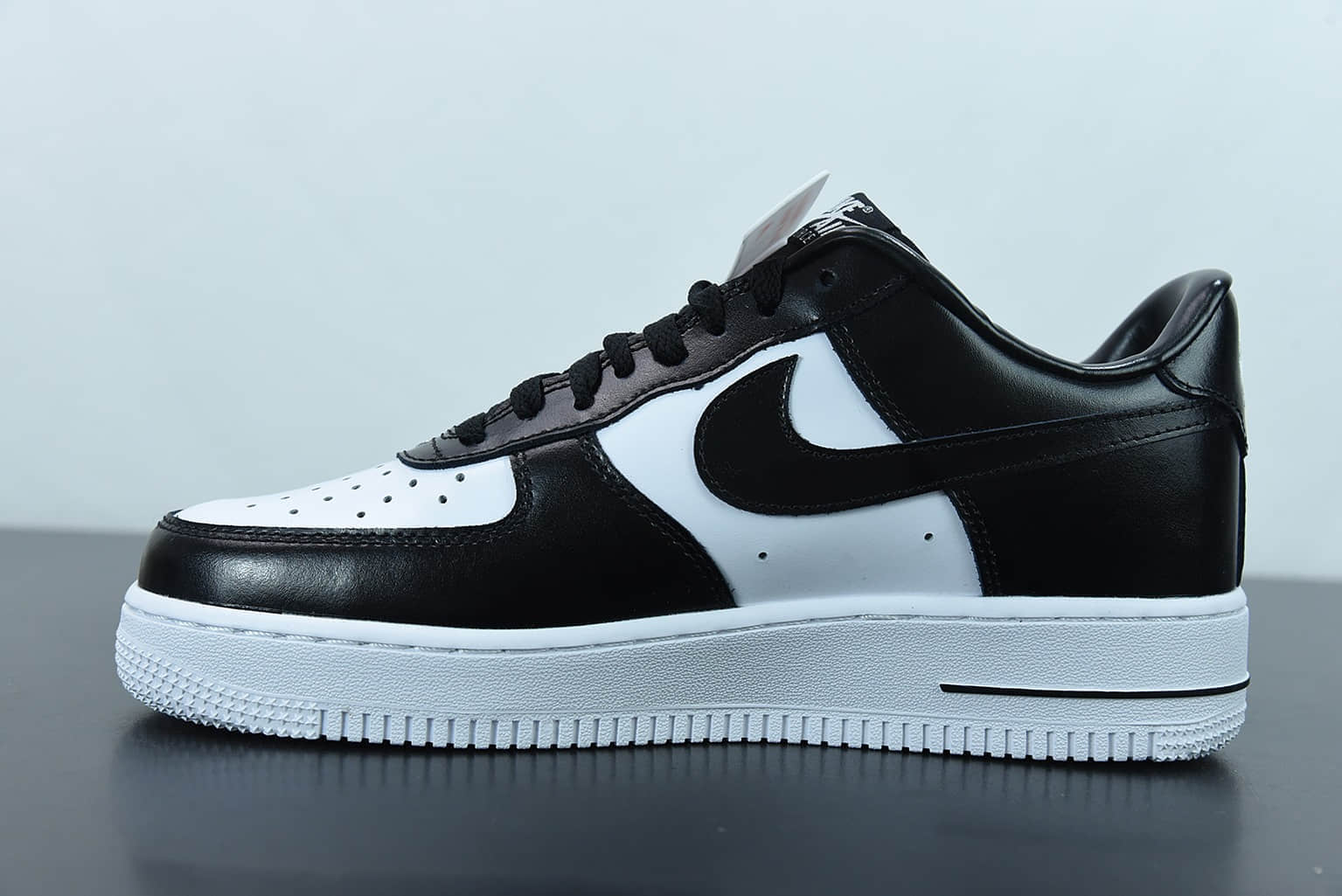 耐克 Nike Air Force 1 Low 黑白皮面拼接空军一号低帮运动休闲板鞋纯原版本 货号：AQ4134-100