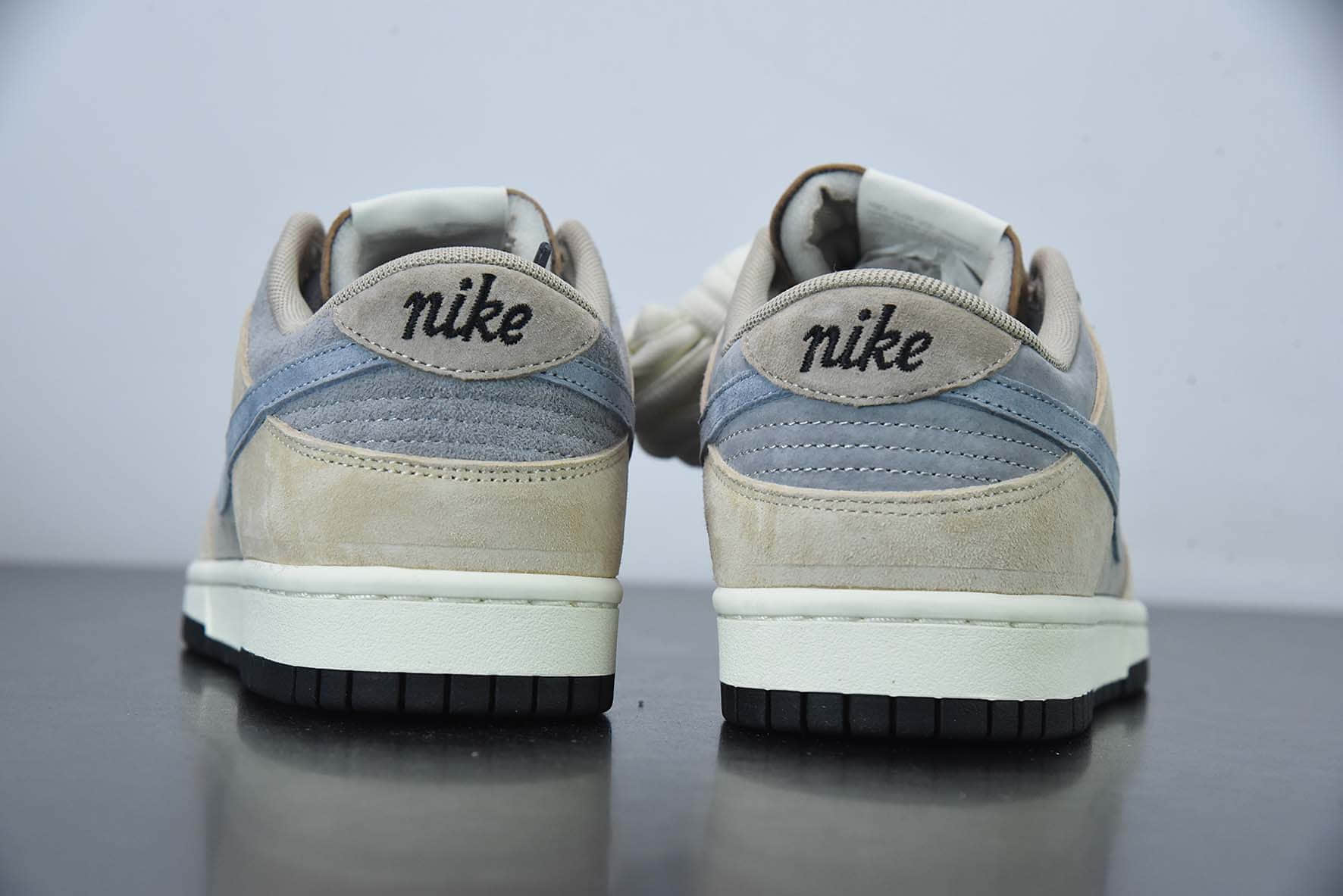 耐克Nike SB Dunk Low 大友克洋联名款麂皮卡其灰蓝SB低帮休闲滑板鞋纯原版本 货号：CV1026-052