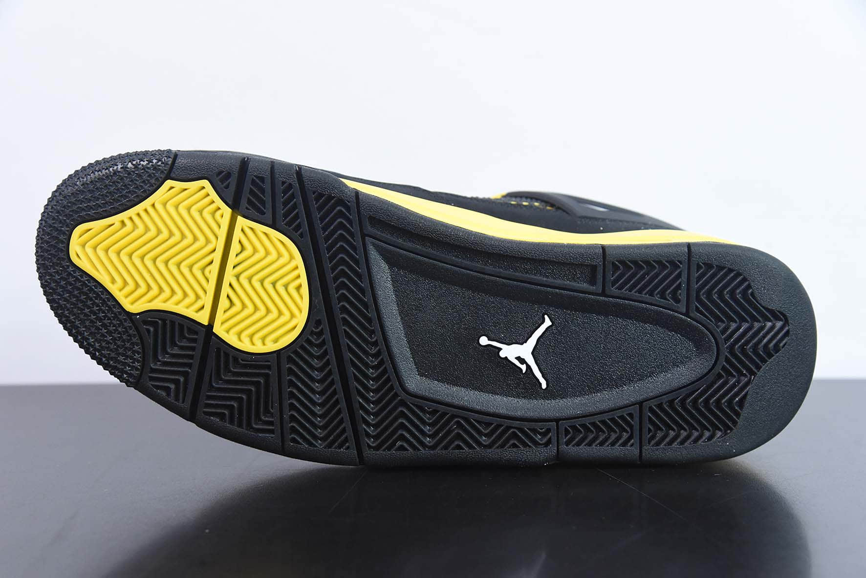 乔丹Air Jordan 4 Retro  Thunder  AJ4 乔4黑黄雷公男子文化篮球鞋纯原版本 货号：DH6927-017