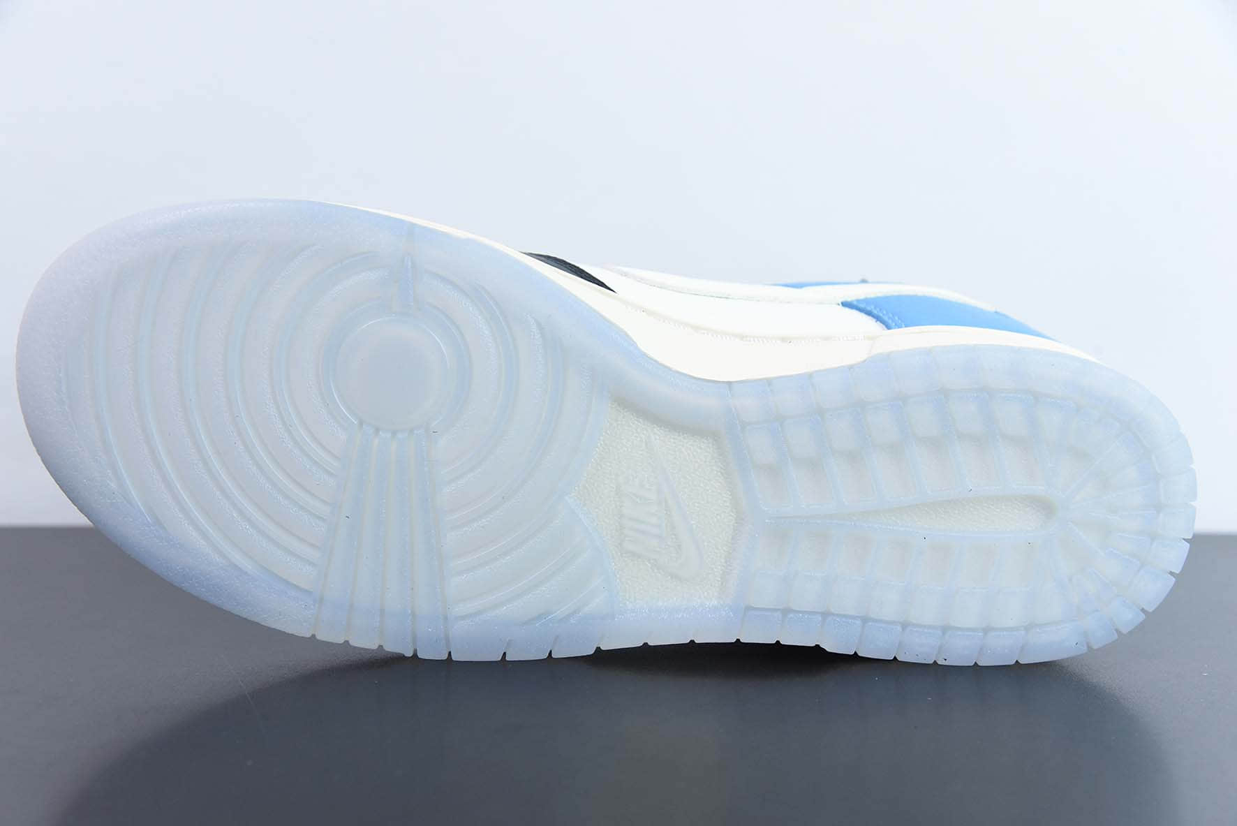 耐克Nike dunk low白蓝红大白兔联名低帮滑板鞋纯原版本 货号：MT2566-856