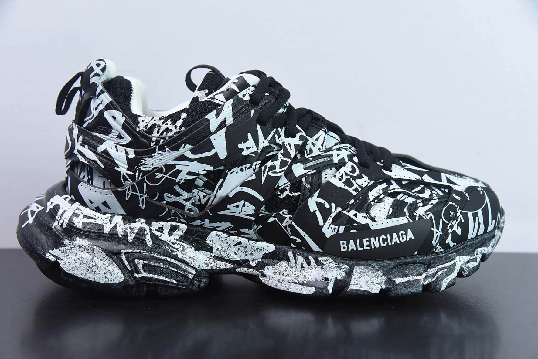 巴黎世家BALENCIAGA Track Trainers 3.0代系列黑白满面涂鸦复古野跑姥爹潮流百搭休闲慢跑鞋纯原版本 货号：542436 W3RRA 1090