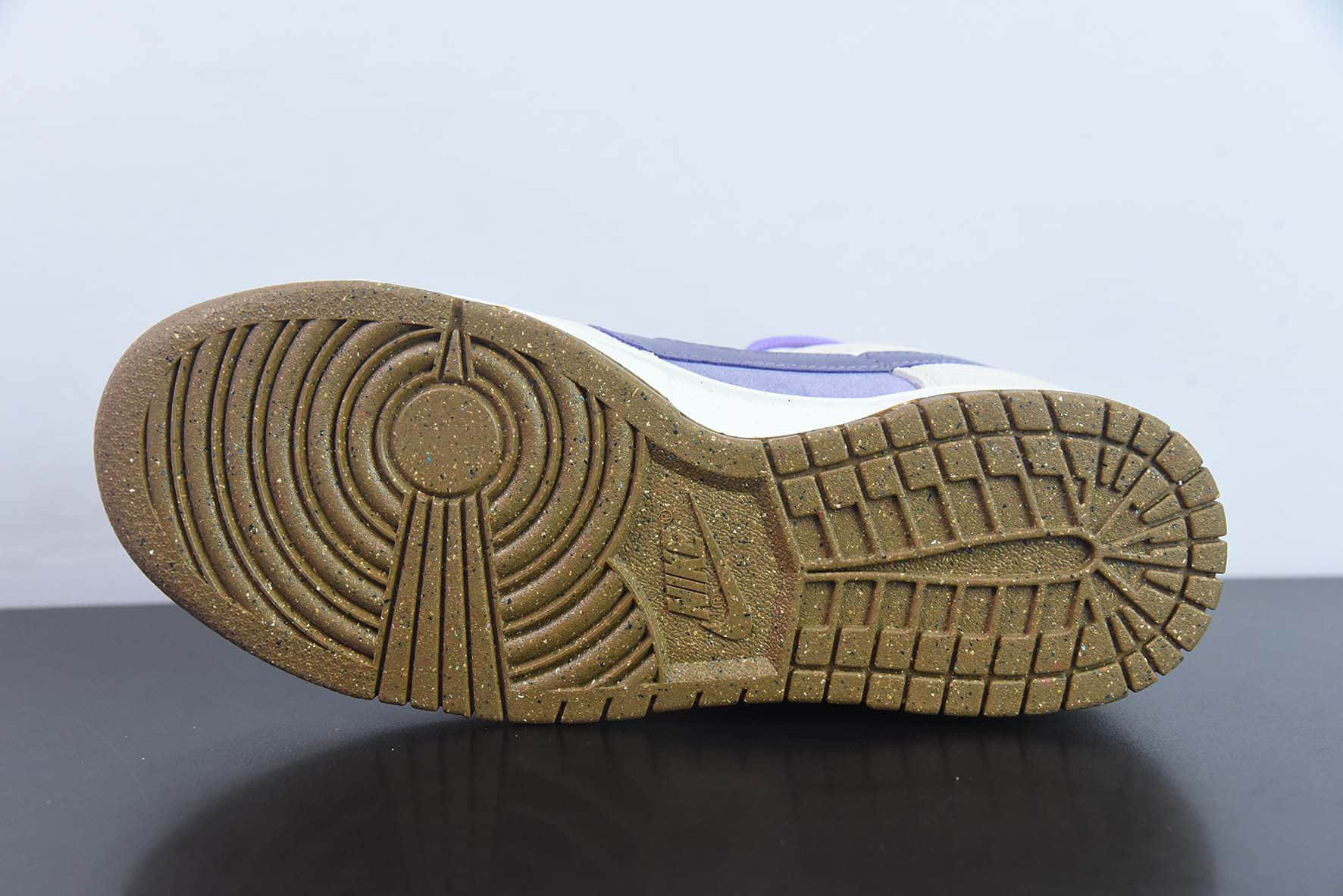 耐克Nike SB Dunk Low 双勾 85系列米白紫色SB低帮休闲滑板鞋纯原版本 货号：DO9457-140