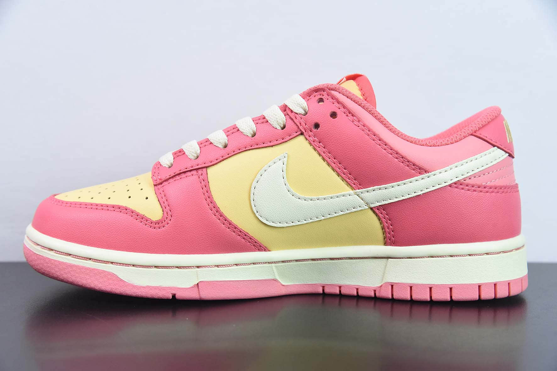 耐克Nike SB Dunk Low 草莓奶昔黄粉SB低帮休闲滑板鞋纯原版本 货号：DH9765-200 