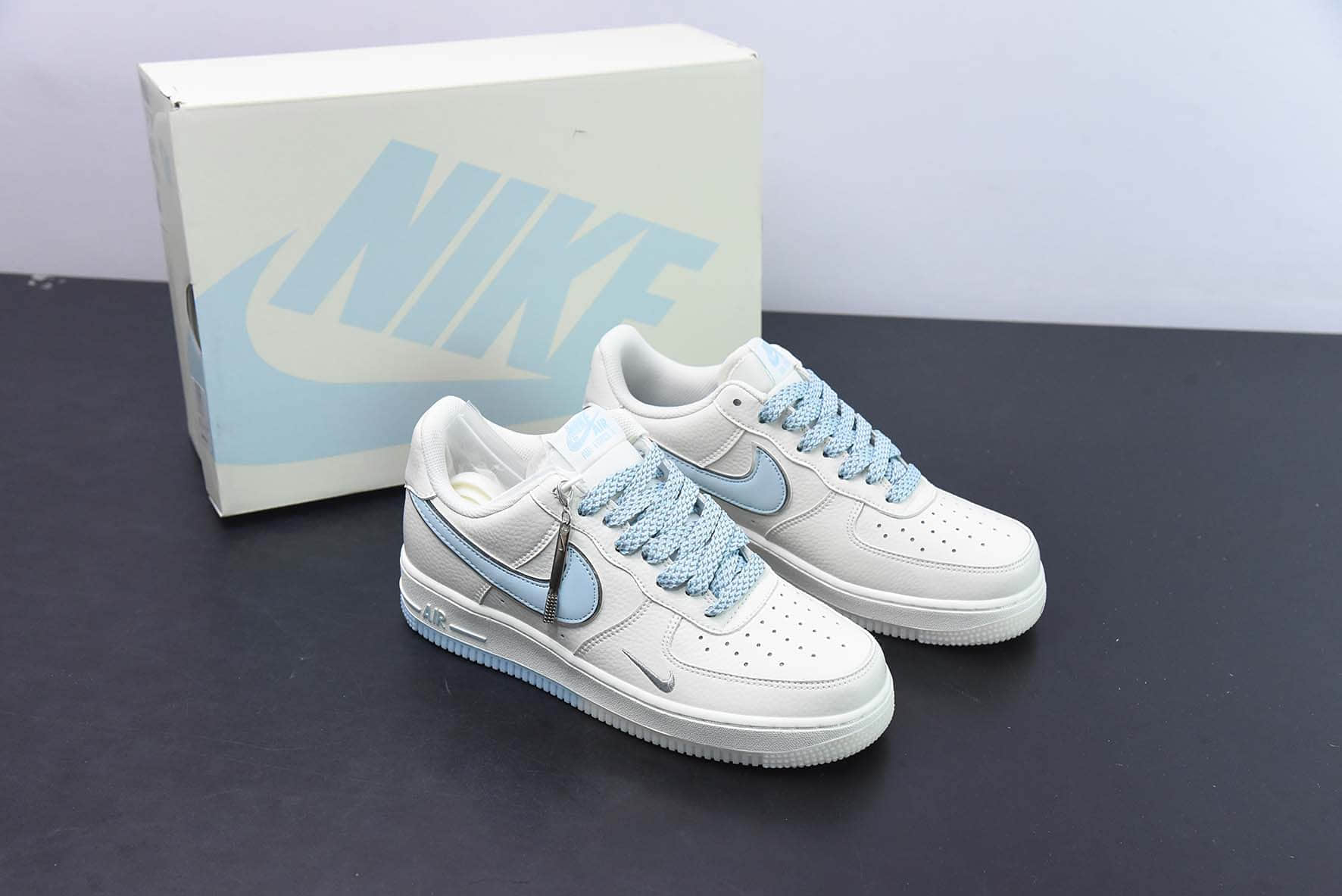 耐克Nike Air Force 1 Low '07 天蓝小勾满天星低帮空军一号休闲板鞋纯原版本 货号：JJ0253-008