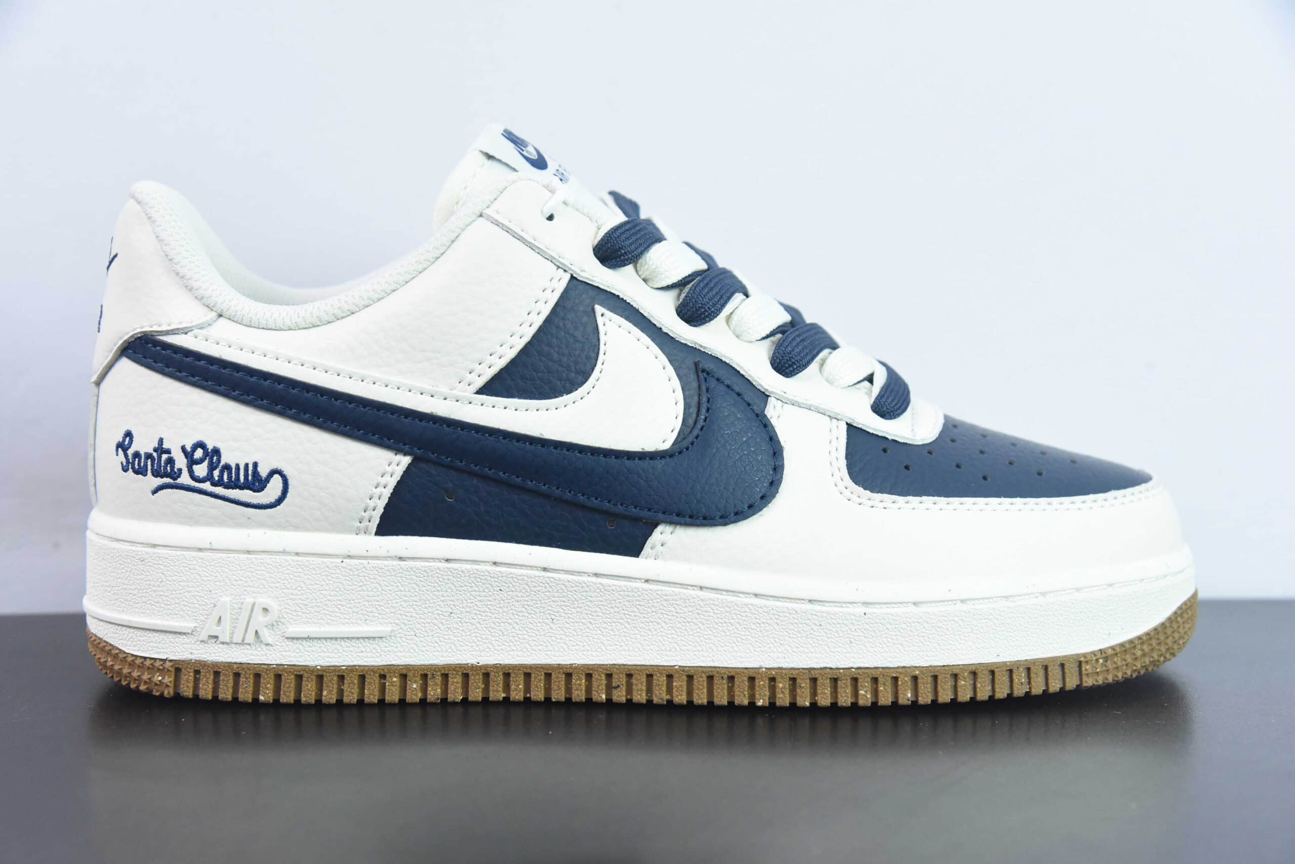 耐克Nike Air Force 1 Low 白深蓝双勾字母签名印花空军一号低帮运动休闲板鞋纯原版本 货号：CC2569-066