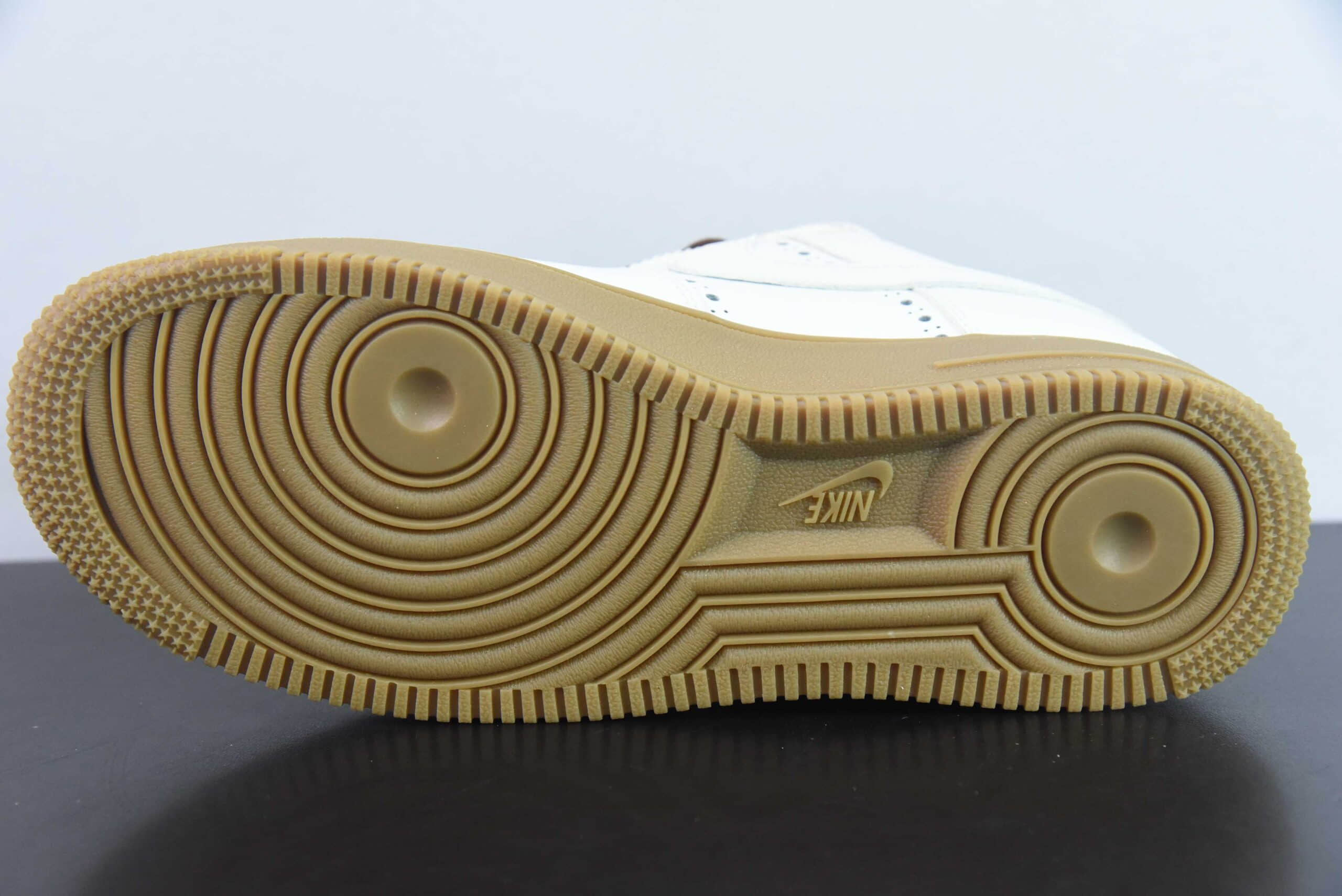 耐克Nike Air Force 1白浅棕空军一号低帮休闲板鞋纯原版本 货号：FV3700-112