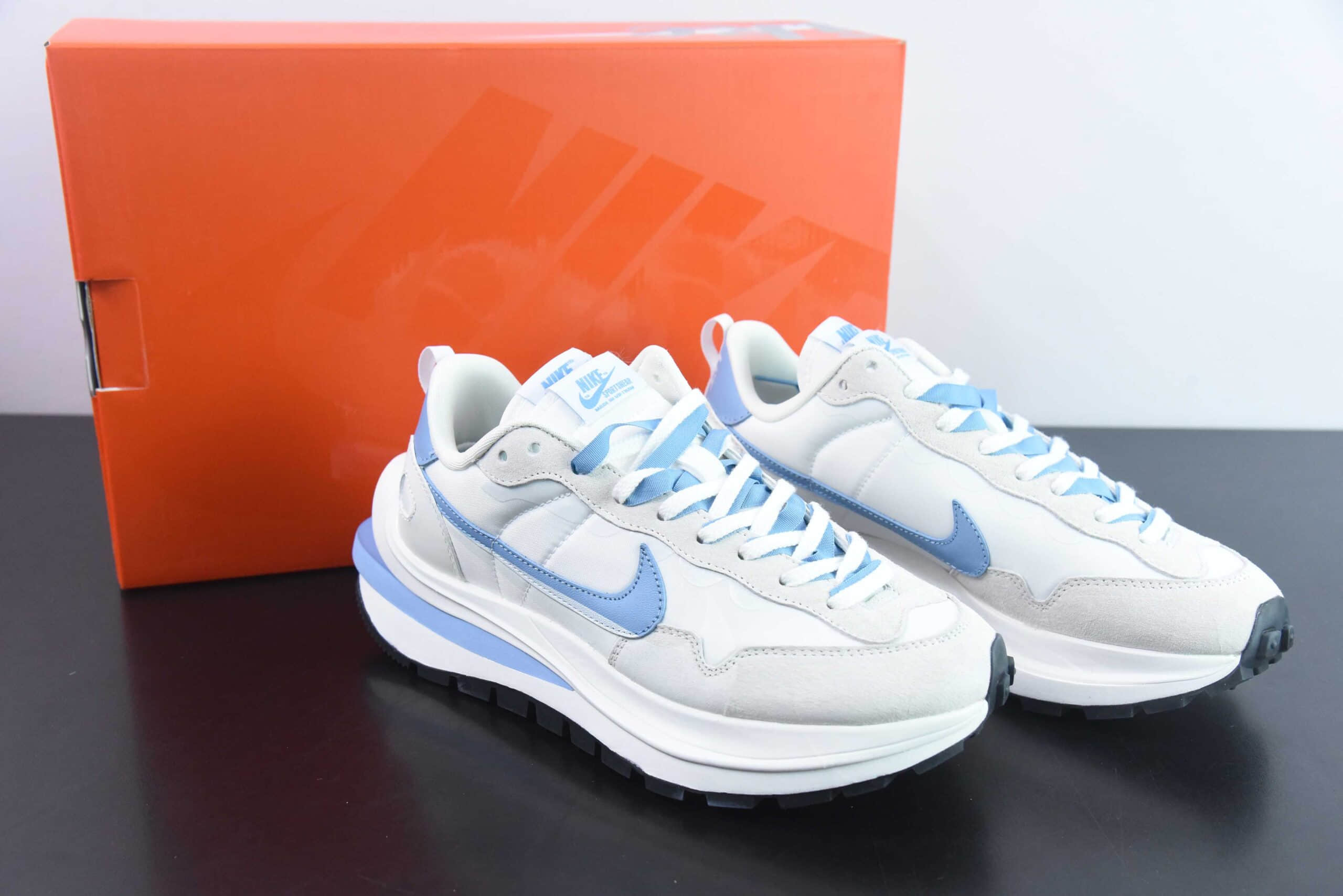 耐克Nike Sacai x VaporWaffle sacai 华夫3.0 灰白蓝低帮运动休闲走秀鞋纯原版本 货号：DD1875-112  