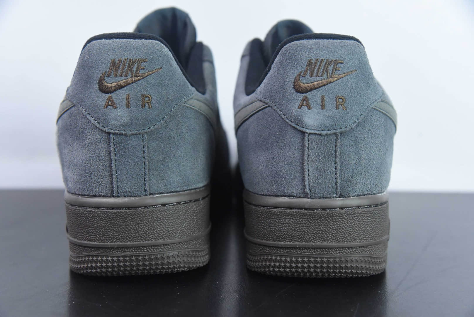 耐克Nike Air Force 1'07 Low 碳灰空军一号低帮休闲板鞋纯原版本 货号：DO6730-001 