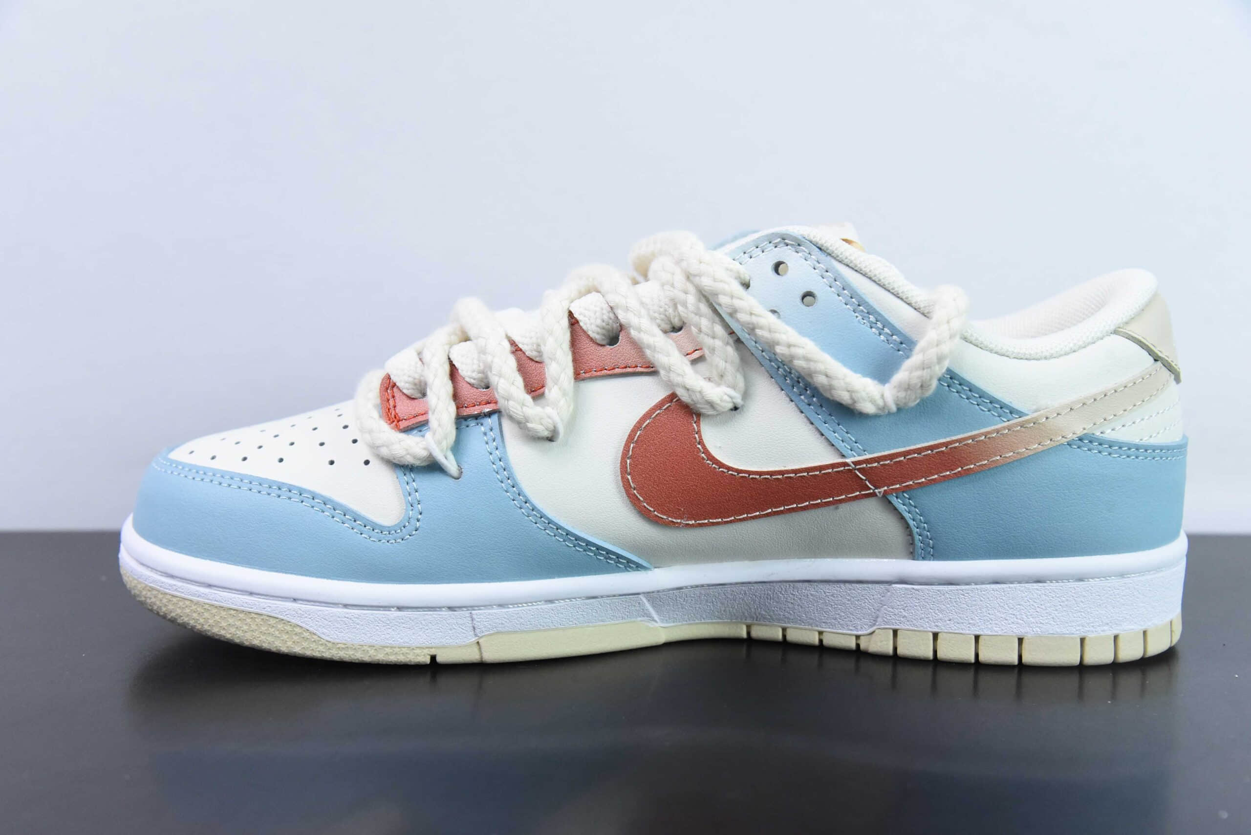 耐克Nike Dunk Low 复古海岸蓝白棕街头经典百搭 SB绑带低帮休闲板鞋纯原版本 货号：DV0831-003