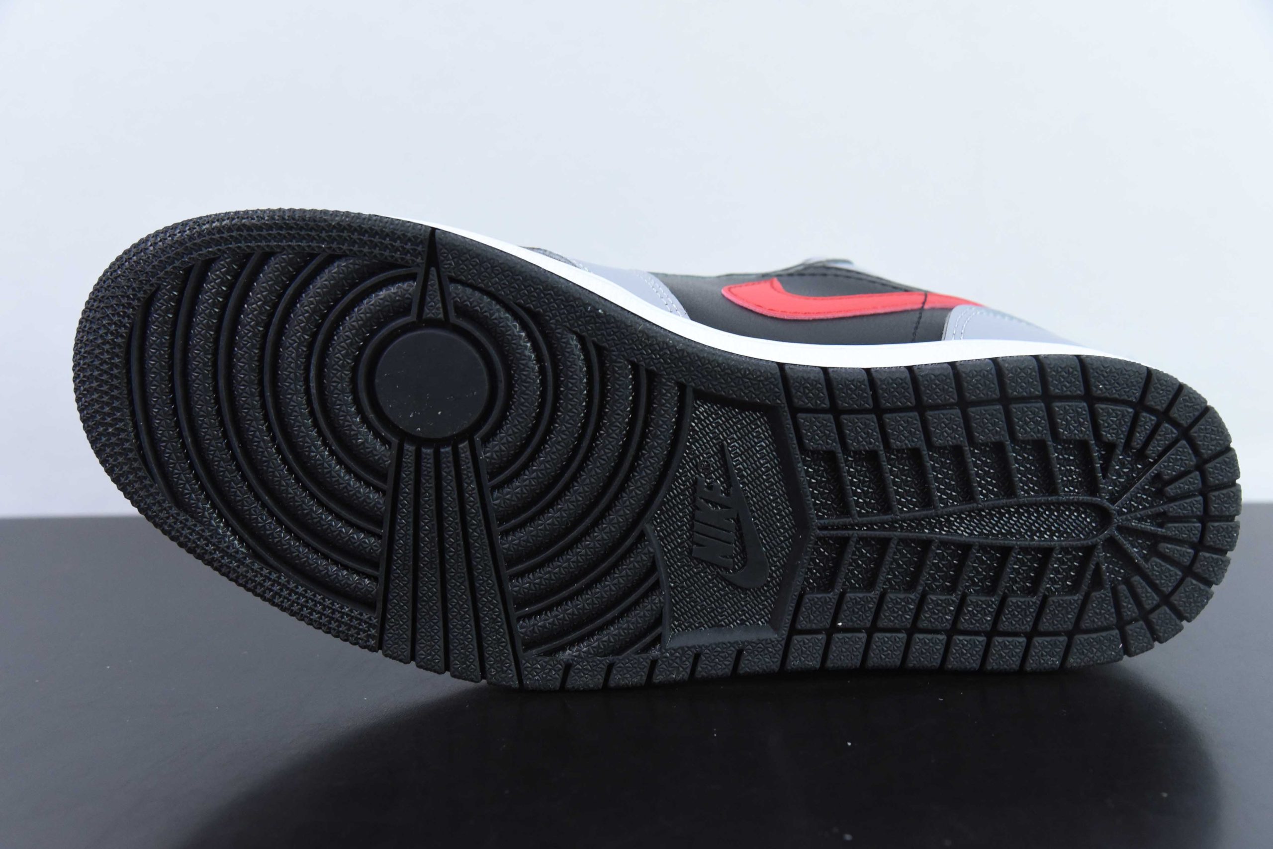 乔丹Air Jordan 1 Low黑灰红AJ1低帮休闲板鞋纯原版本 货号：FZ4183-002