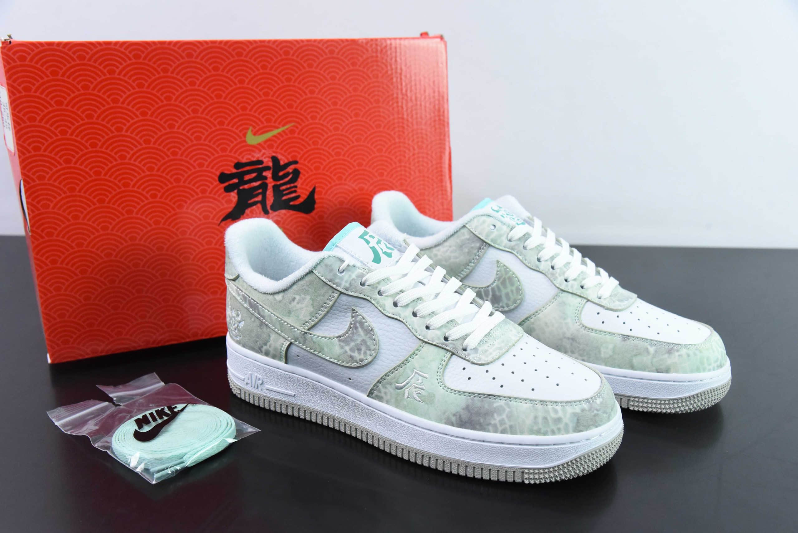 耐克Nike Gucci x Nike Air Force 1’07 LowYear of the Dragon古驰联名白青龙三太子敖丙空军一号低帮休闲板鞋纯原版本 货号：CV1724-109