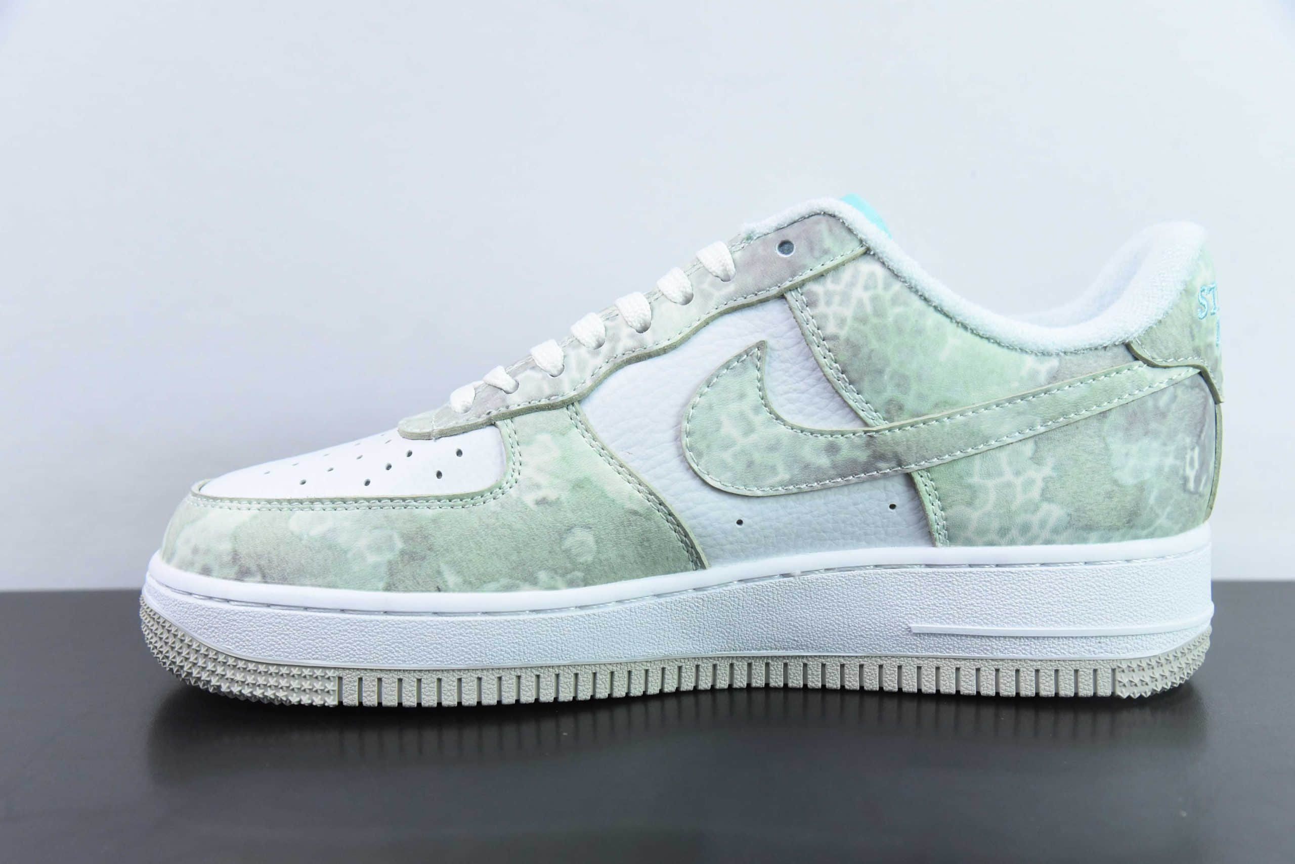 耐克Nike Gucci x Nike Air Force 1’07 LowYear of the Dragon古驰联名白青龙三太子敖丙空军一号低帮休闲板鞋纯原版本 货号：CV1724-109