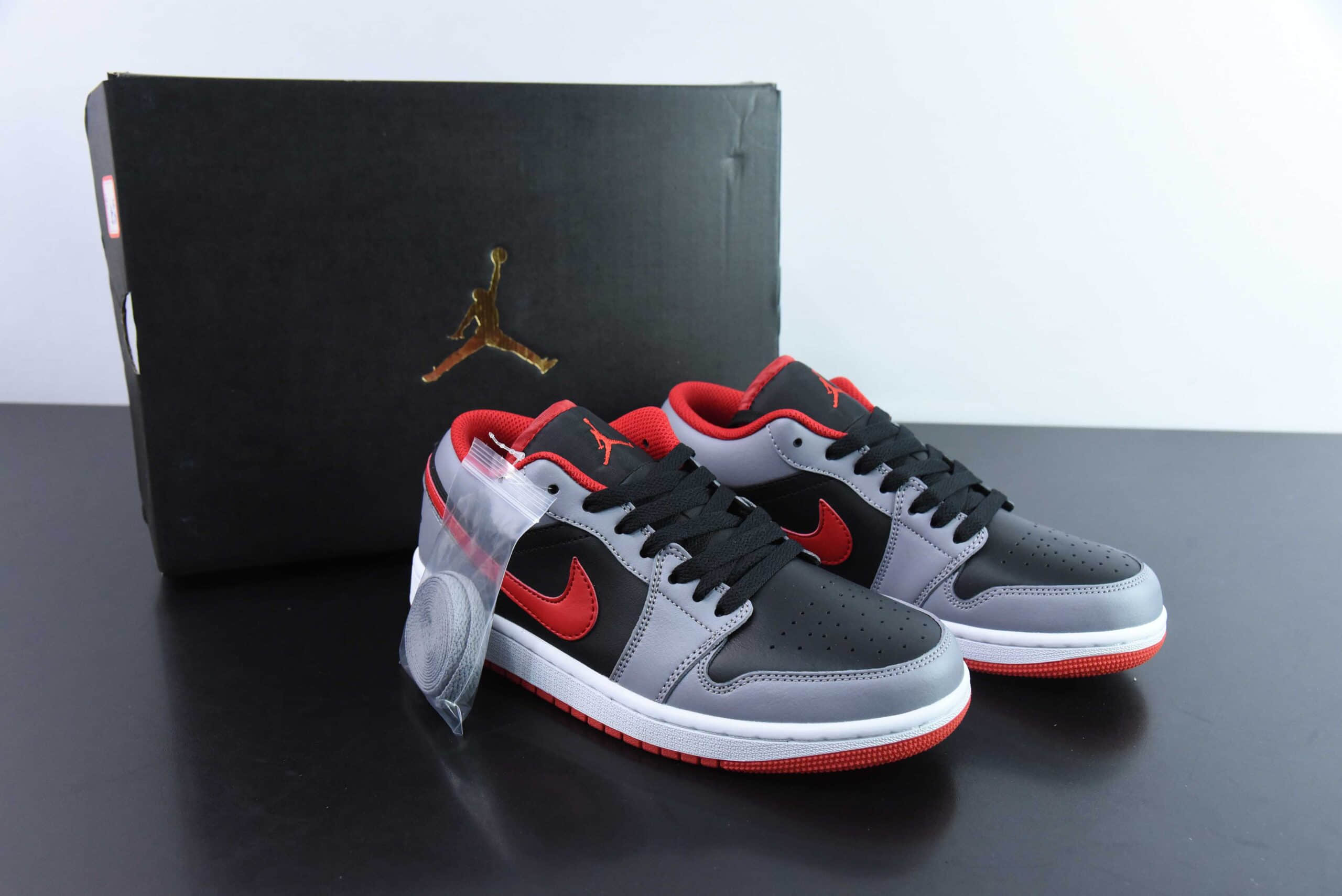 乔丹Air Jordan 1 Low AJ1黑灰红脚趾低帮休闲板鞋纯原版本 货号：553558-060