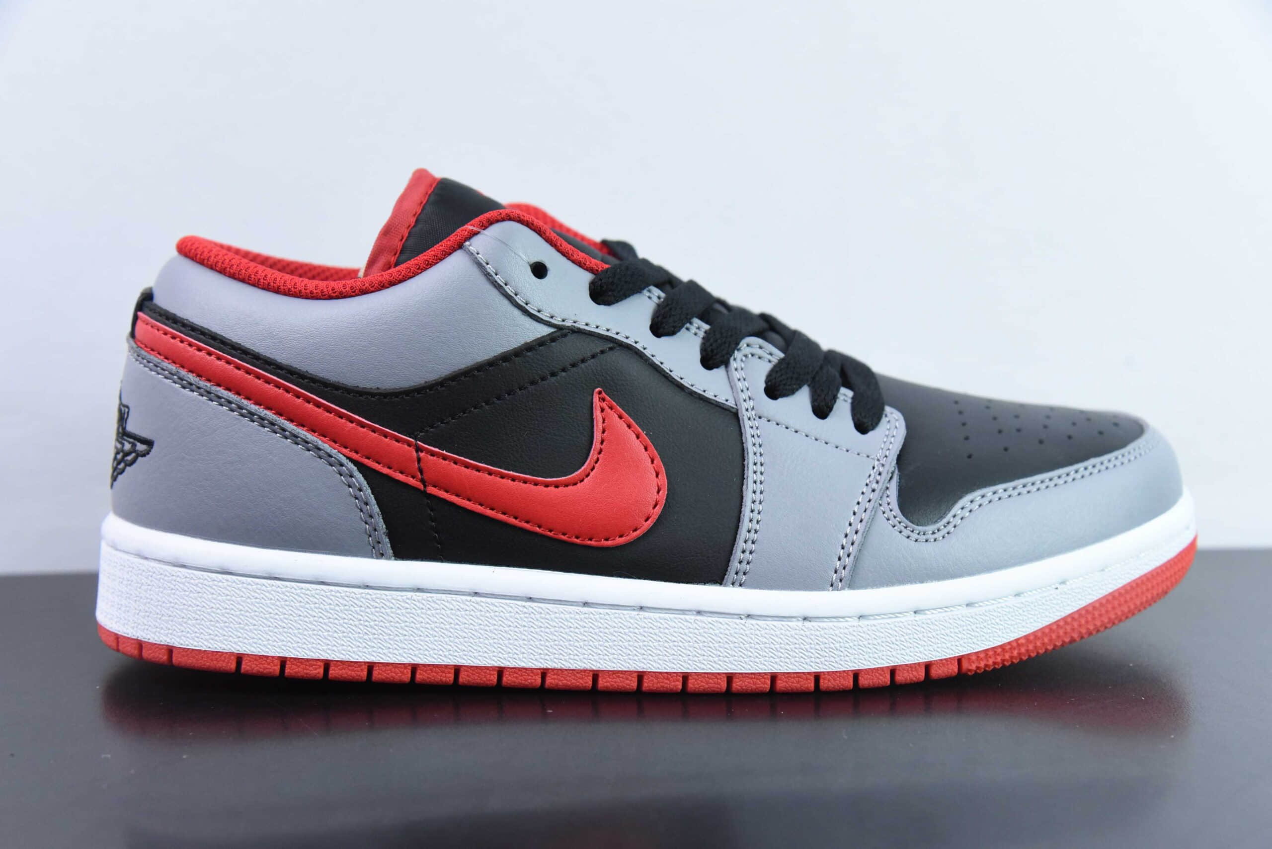 乔丹Air Jordan 1 Low AJ1黑灰红脚趾低帮休闲板鞋纯原版本 货号：553558-060