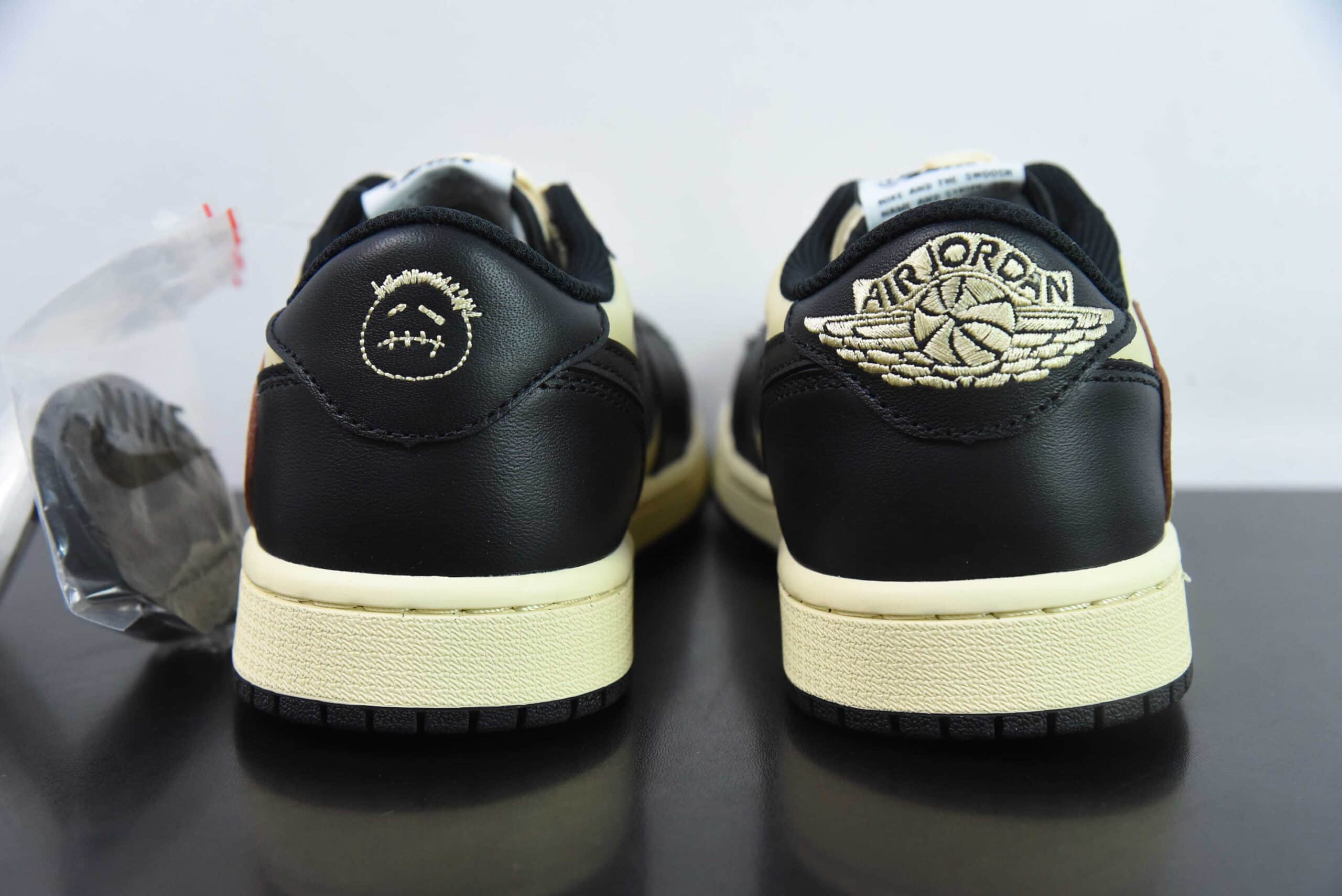 乔丹Travis Scott x Air Jordan AJ1 Low OG SP TS联名米黄黑倒钩低帮复古文化篮球鞋纯原版本 货号：DM7866-201