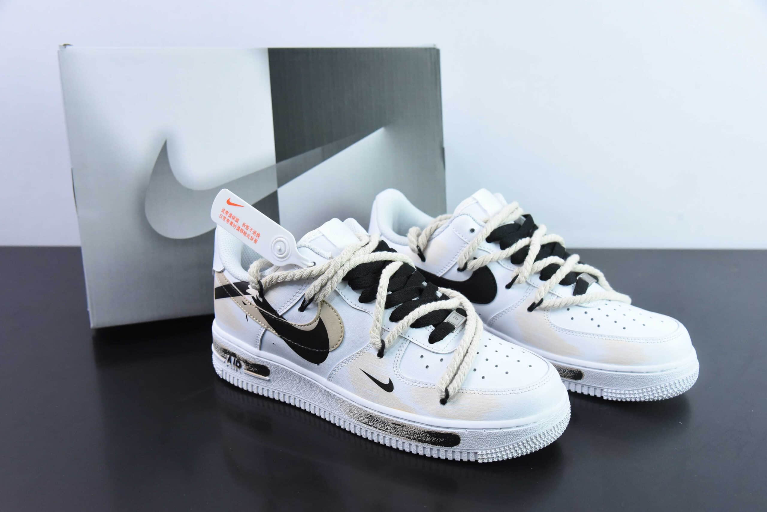 耐克Nike Air Force 1'07 Low 二次元主题米白黑喷绘断勾空军一号绑带低帮休闲板鞋纯原版本 货号：ZH0316-013