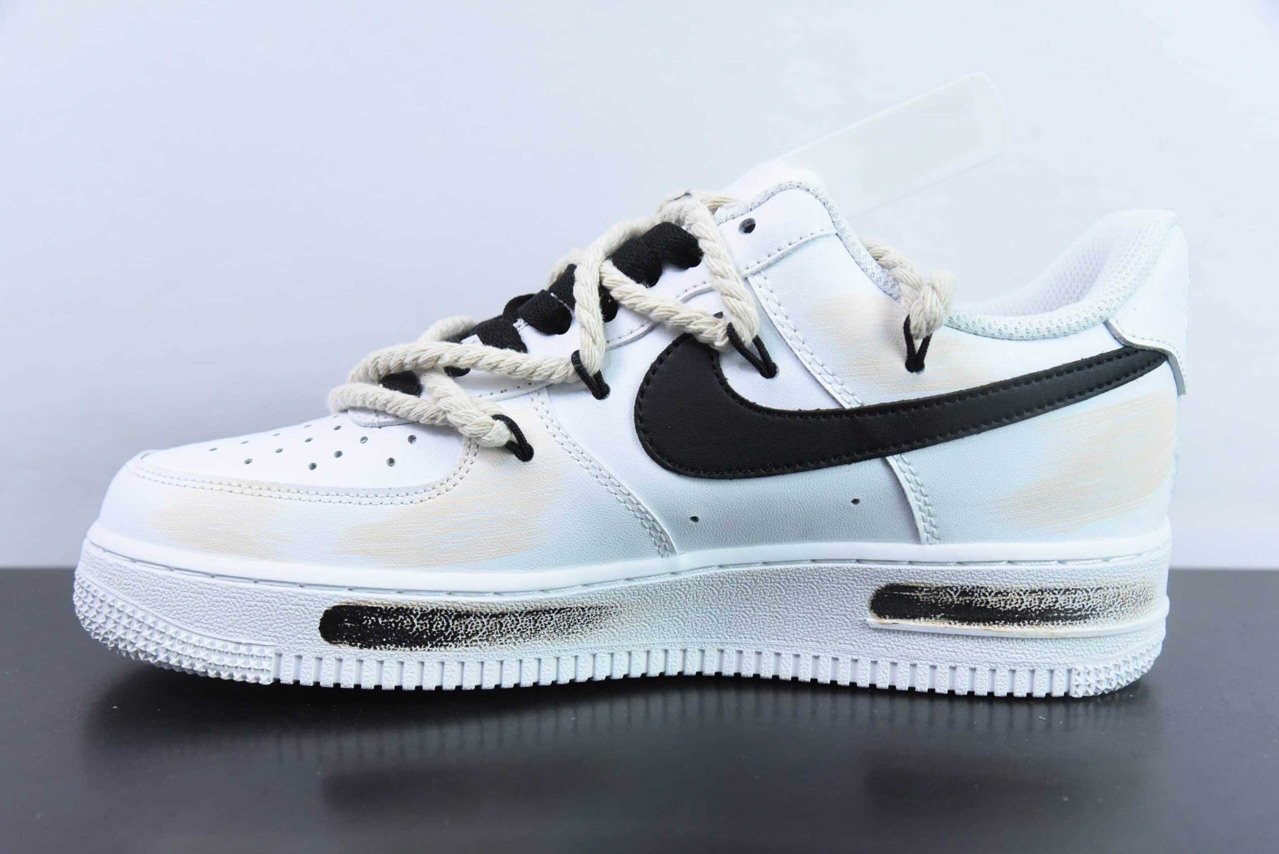 耐克Nike Air Force 1'07 Low 二次元主题米白黑喷绘断勾空军一号绑带低帮休闲板鞋纯原版本 货号：ZH0316-013