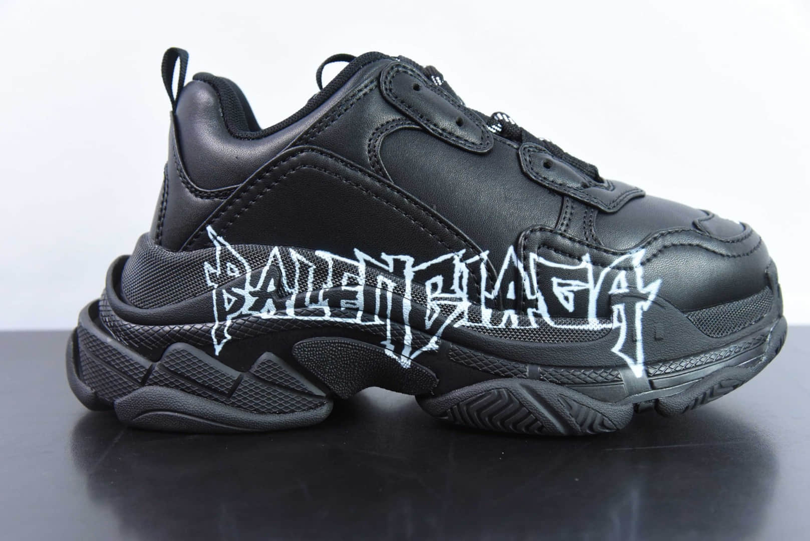 巴黎世家Balenciaga Triple S “白黑鸳鸯涂鸦LOGO低帮时装复古姥爷风厚底增高百搭休闲运动鞋纯原版本 货号：524039 W2FAY 9016