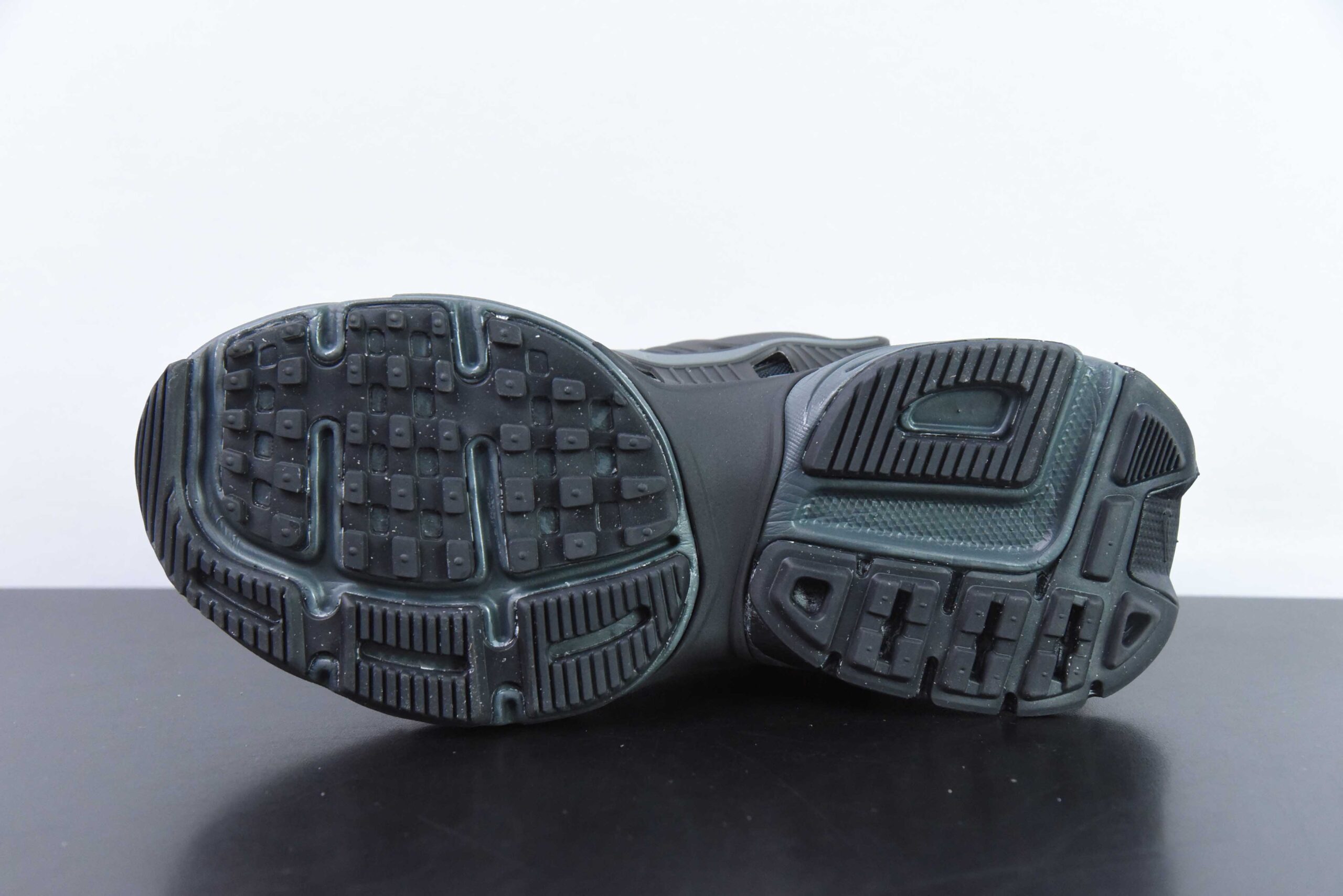耐克Nike Wmns V2K Runtekk LowBlack全黑暗灰复古潮系列未来复古老爹风百搭休闲运动慢跑鞋纯原版本 货号：FD0736-001 