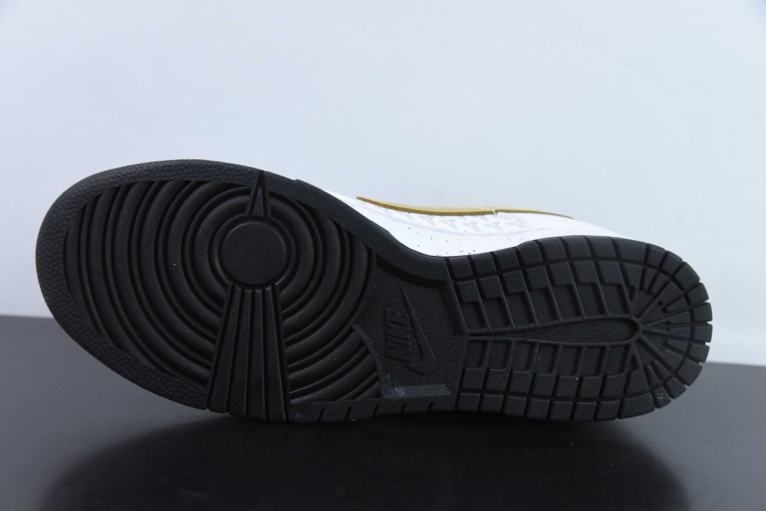 耐克Nike Dunk Low 科比系列白金黄勾周年高端定制低帮休闲板鞋纯原版本 货号：FC1688-193 