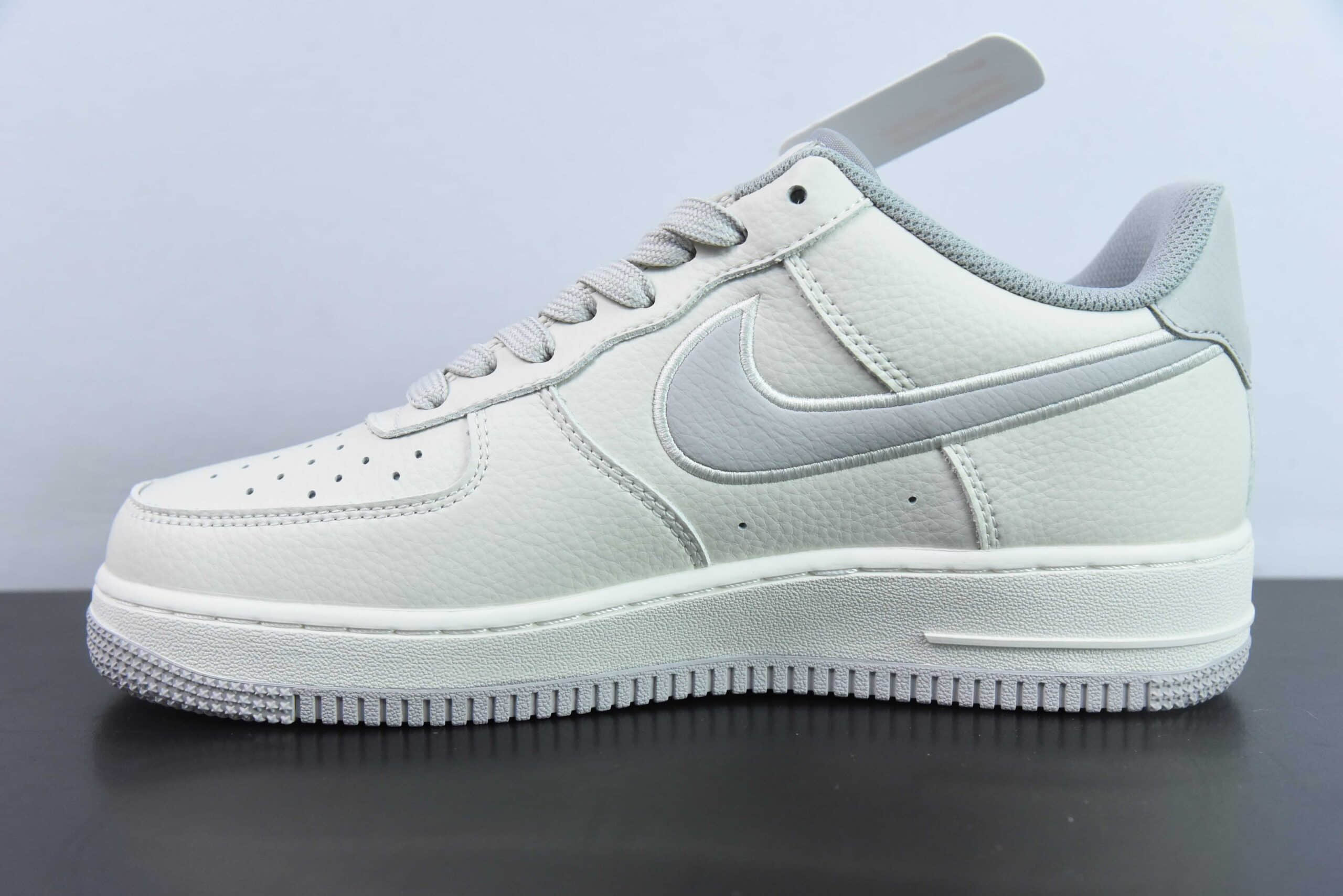 耐克Nike Nocta x Nk Air Force 1'07 Low 联名款米灰空军一号低帮休闲板鞋纯原版本 货号：NO0224-021