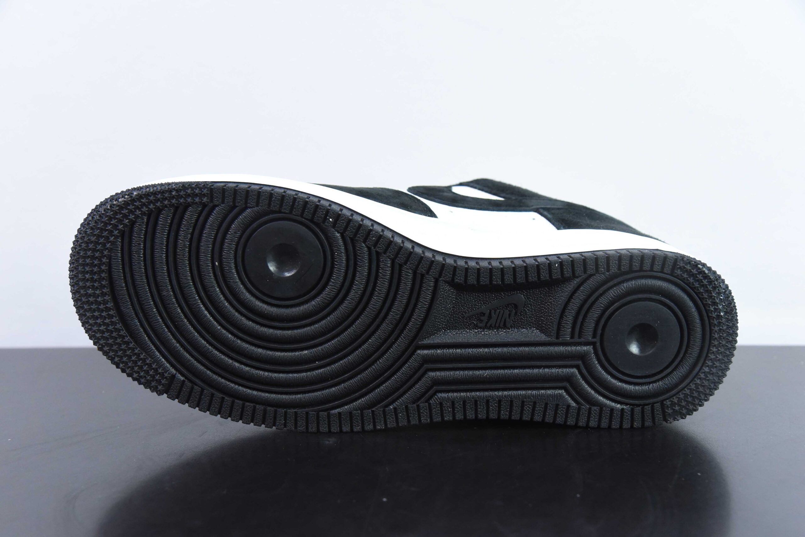 耐克Nike Air Force 1'07 Low LV联名米黑猪八空军一号低帮休闲板鞋纯原版本 货号：HD1968-010 