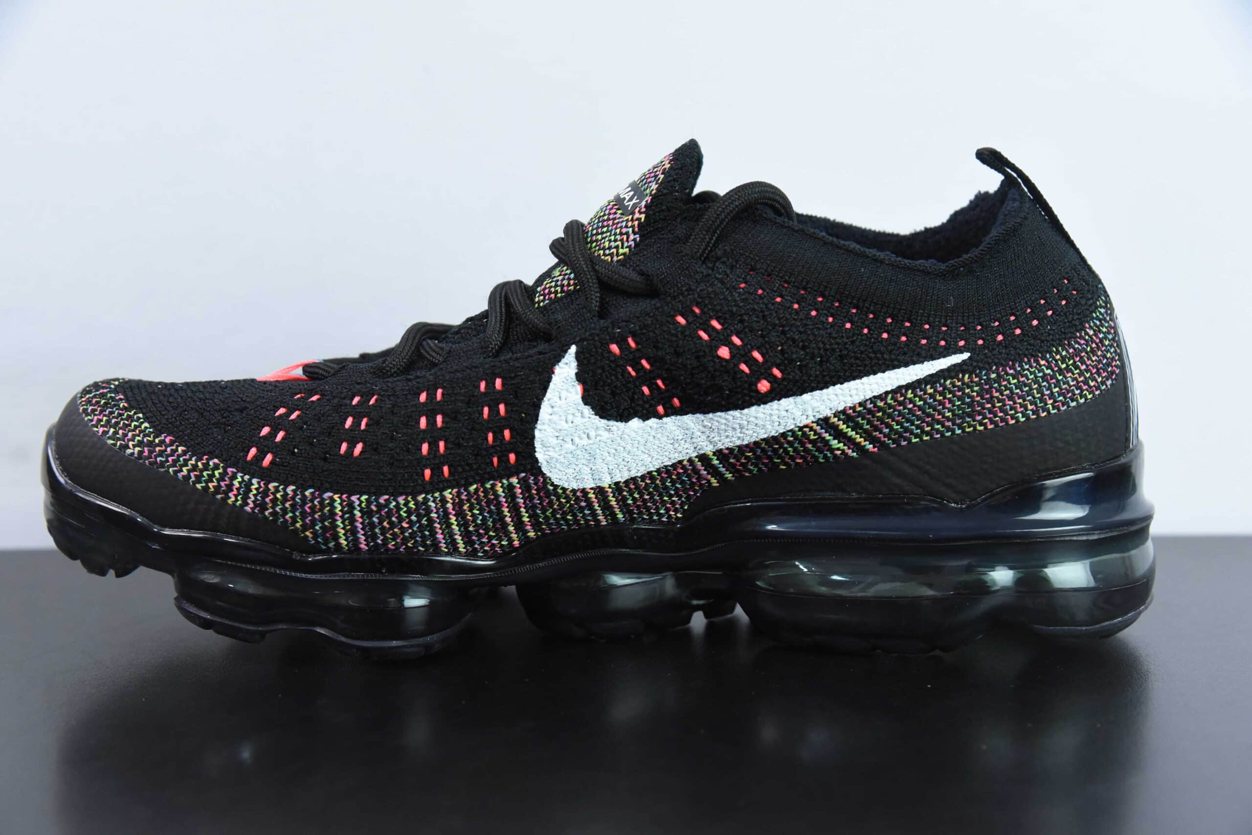 耐克Nike Air VaporMax 2023 Flyknit FKBlack Multi-Color2023款大气垫系列针织黑白彩虹低帮针织休闲运动全掌气垫慢跑鞋纯原版本 货号：DV1678-008