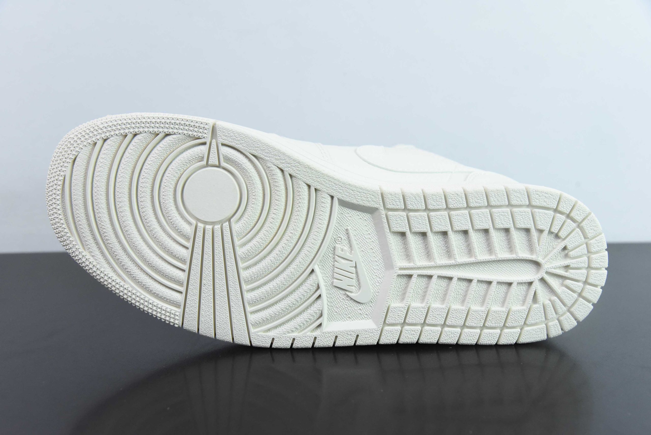 乔丹Supreme x Air Jordan 1 Low AJ1Supreme联名白天使高端定制低帮复古文化板鞋纯原版本 货号：WG8850-002
