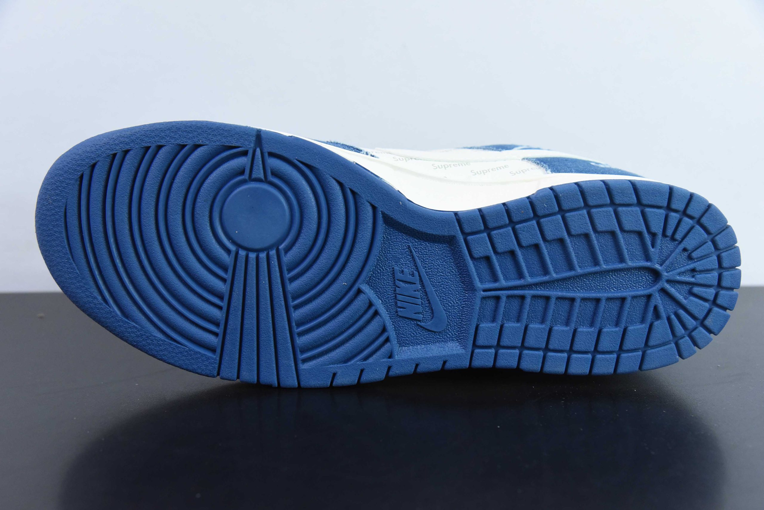 耐克Nike Dunk Low Supreme联名弹幕蓝牛仔周年高端定制SB低帮休闲板鞋纯原版本 货号：FC1688-194 