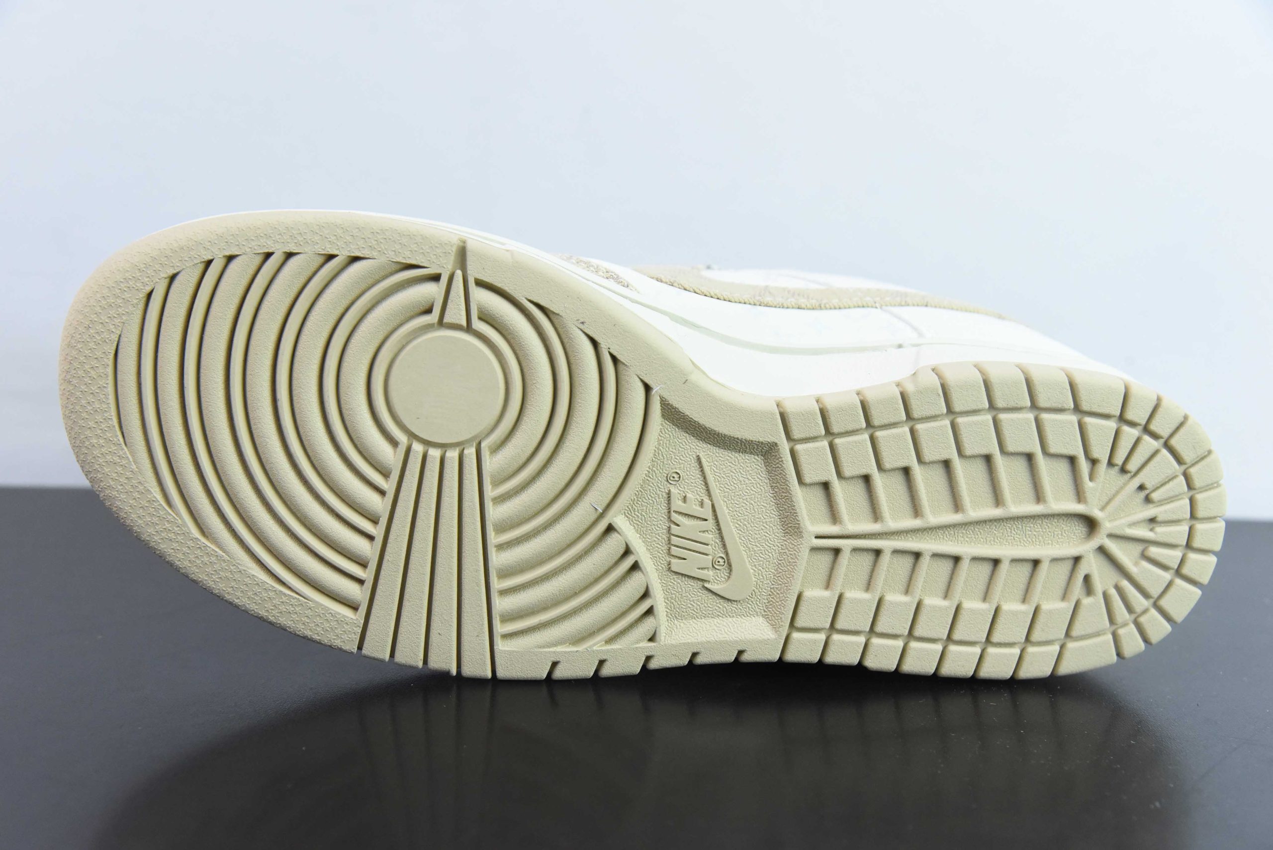 耐克Nike SB Dunk Low LV联名米白勾银边印花周年高端定制SB低帮休闲板鞋纯原版本 货号：XP3802-337