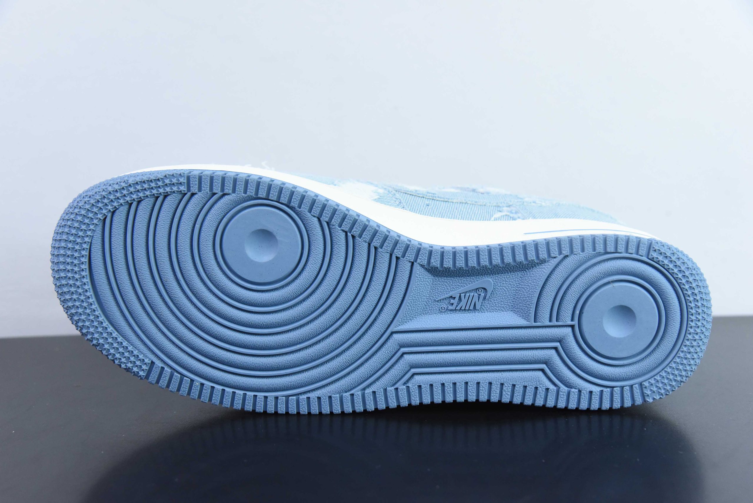耐克Nike Levi's ×Nike Air Force 1 Low 李维斯联名牛仔空军一号低帮休闲板鞋纯原版本 货号：CH2211-168