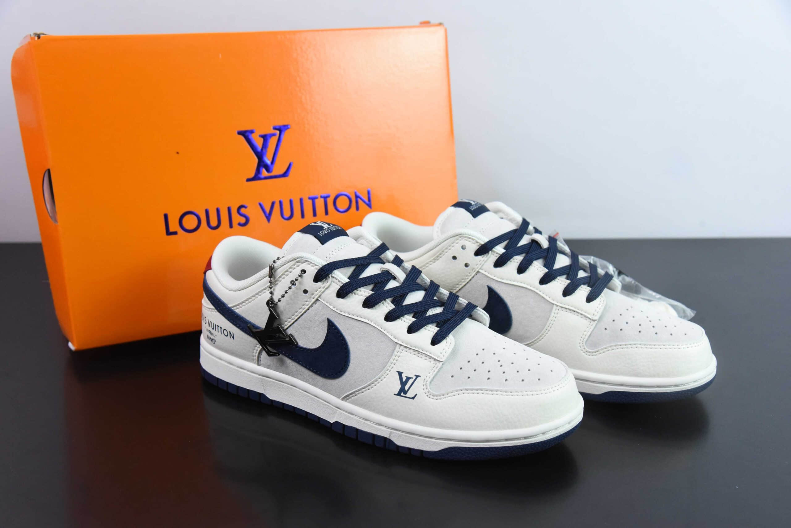 耐克Nike Dunk x Louis Vuitton LV联名白灰蓝SB低帮休闲滑板鞋纯原版本 货号：FC1688-134