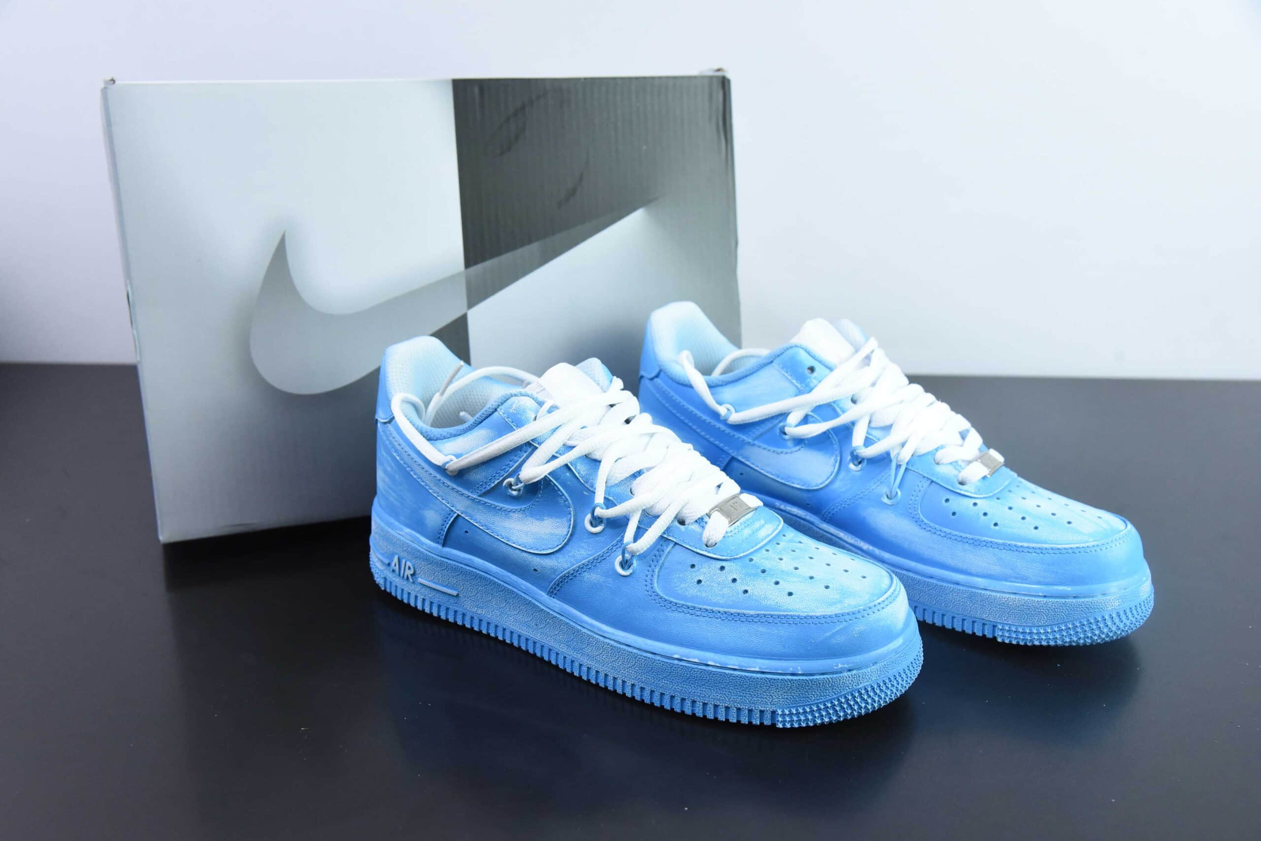 耐克Nike Air Force 1 Low 07 手绘喷绘蓝白空军一号低帮休闲板鞋纯原版本 货号：YY2024-929