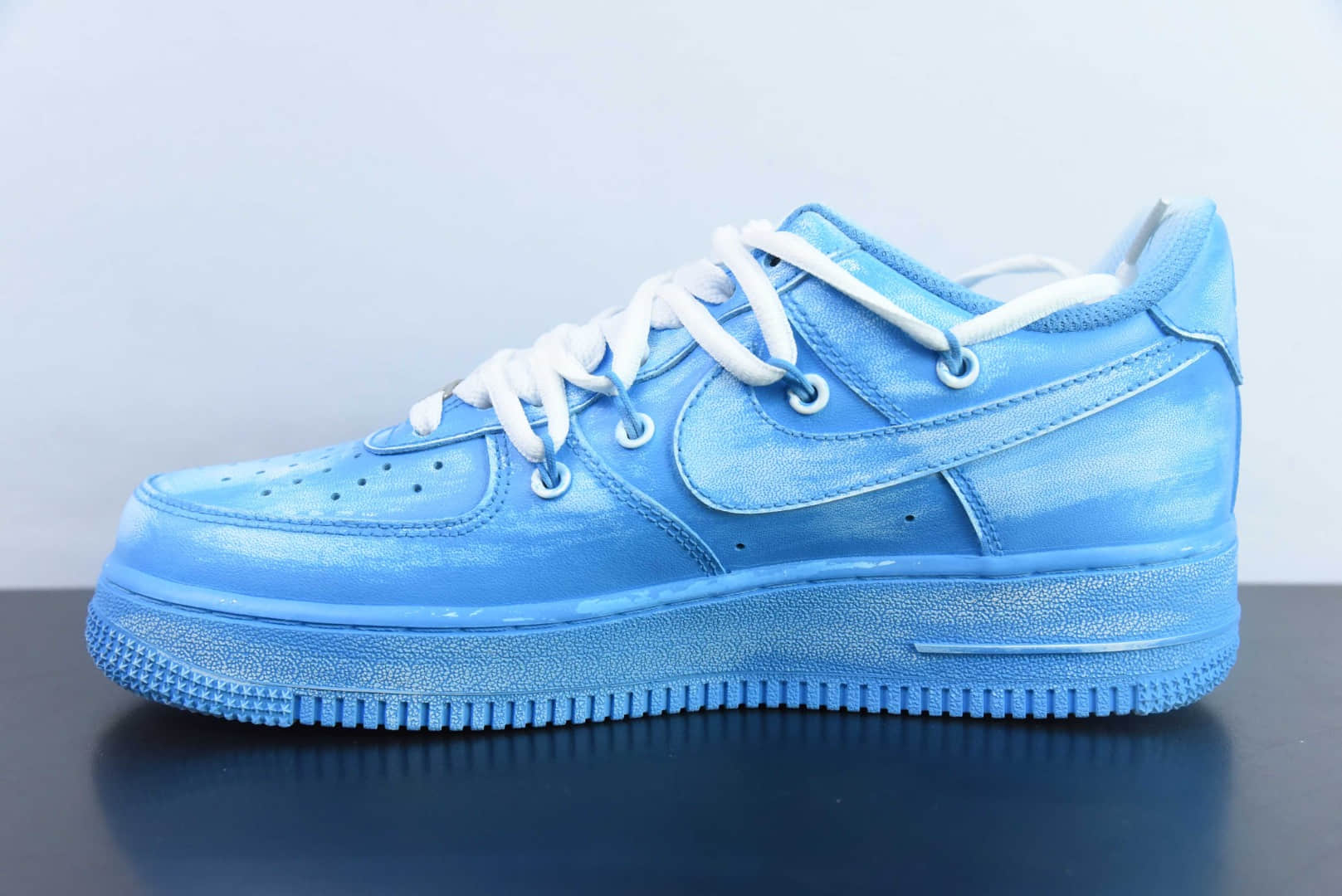 耐克Nike Air Force 1 Low 07 手绘喷绘蓝白空军一号低帮休闲板鞋纯原版本 货号：YY2024-929