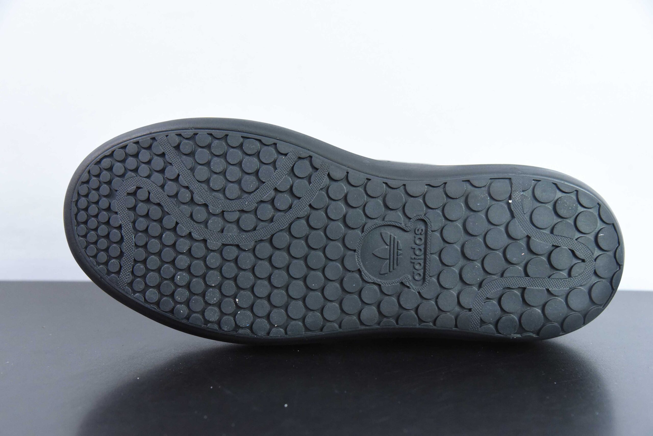 阿迪达斯Adidas Originals Stan Smith PE纯黑史密斯面包系列低帮轻量松糕经典百搭复古休闲运动厚底板鞋纯原版本 货号：IE0450