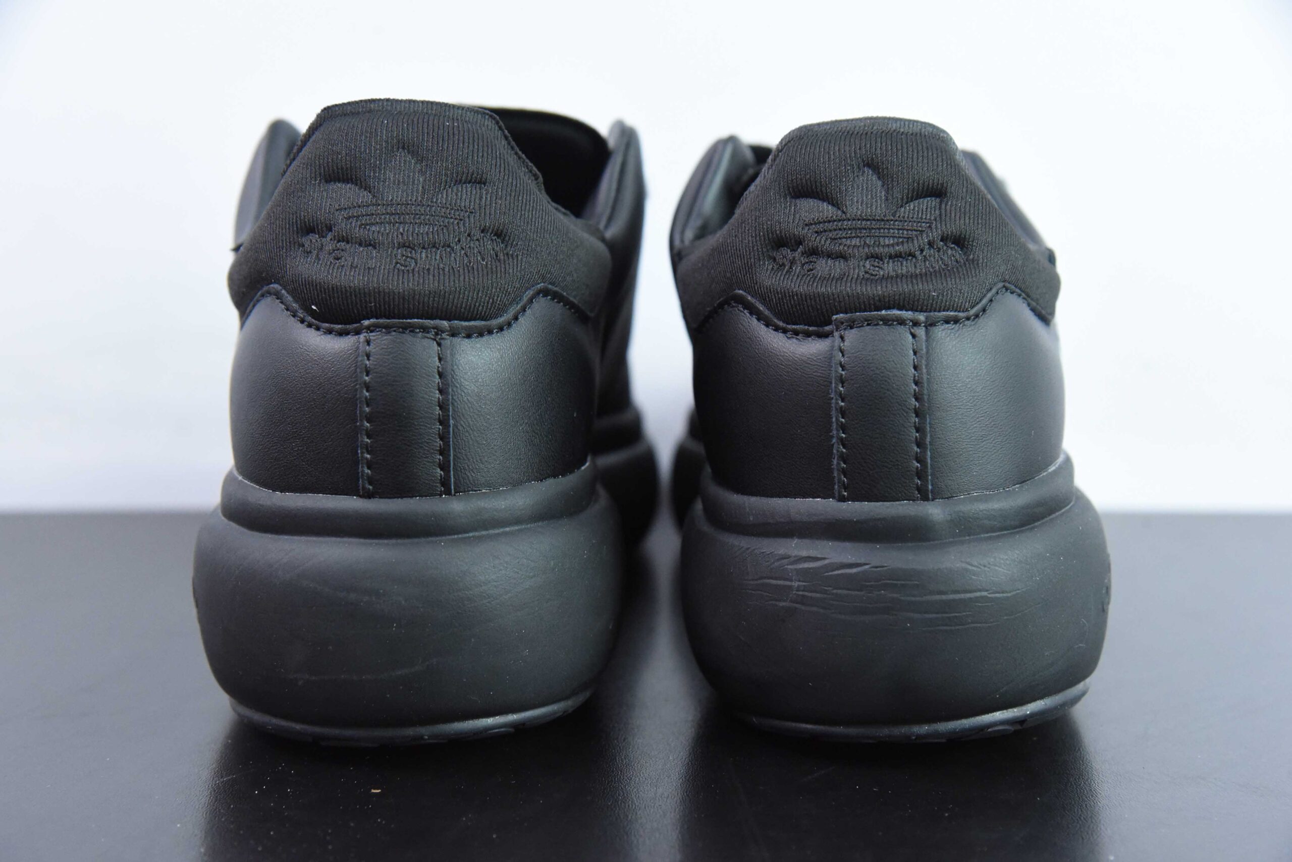 阿迪达斯Adidas Originals Stan Smith PE纯黑史密斯面包系列低帮轻量松糕经典百搭复古休闲运动厚底板鞋纯原版本 货号：IE0450