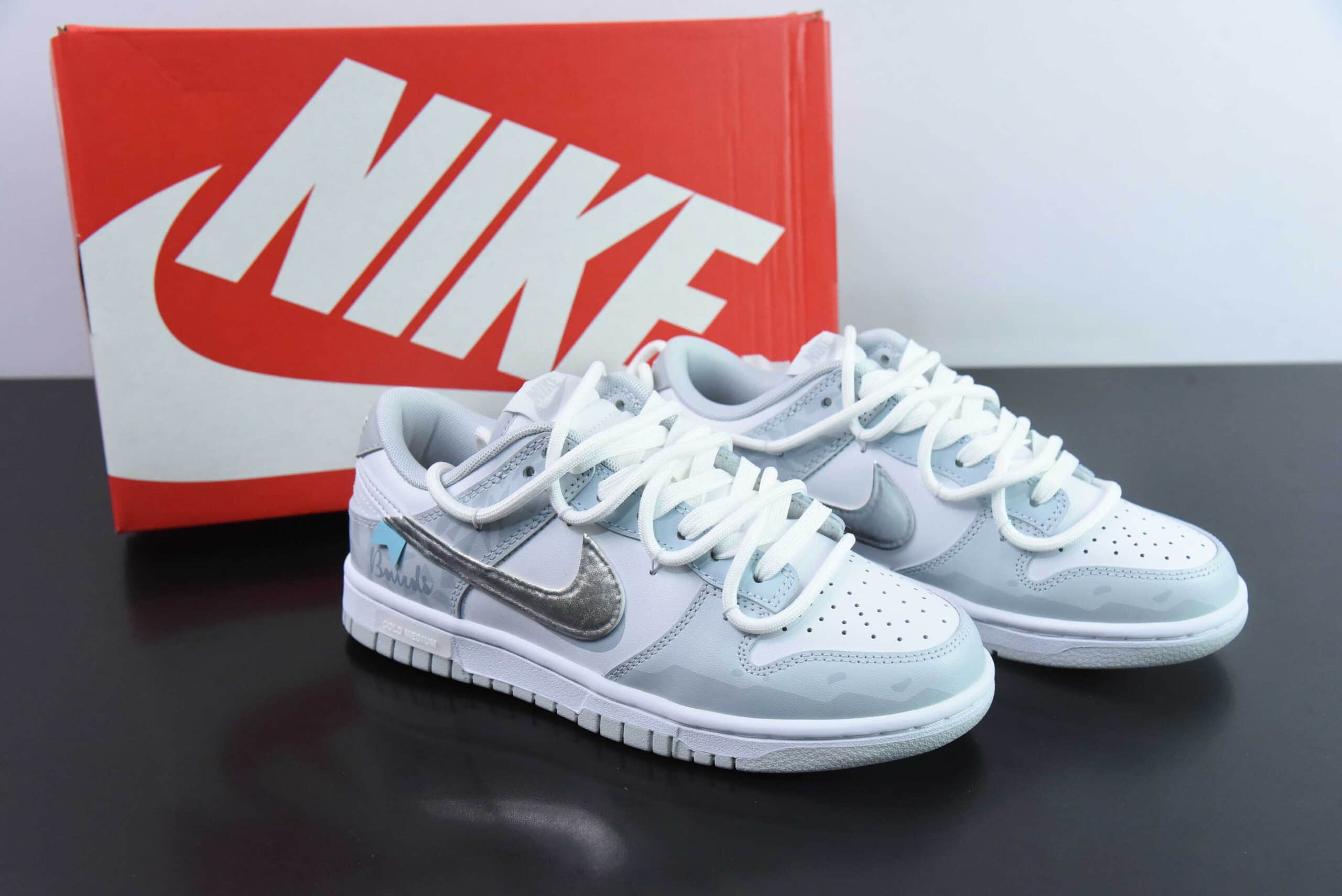 耐克Nike Dunk Low Retro 浅灰蓝白银 SB绑带低帮休闲板鞋纯原版本 货号： HF0730 -160 