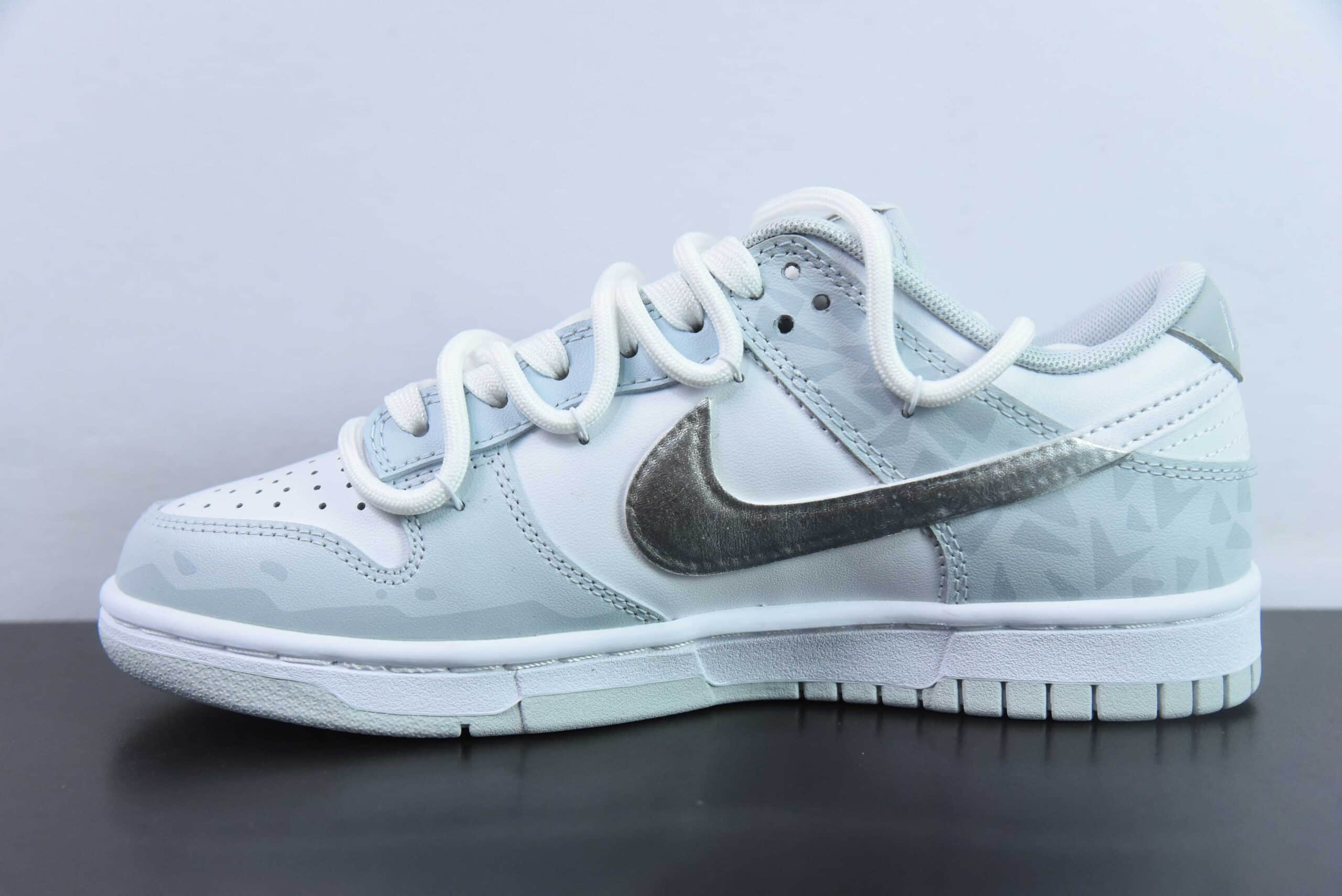 耐克Nike Dunk Low Retro 浅灰蓝白银 SB绑带低帮休闲板鞋纯原版本 货号： HF0730 -160 