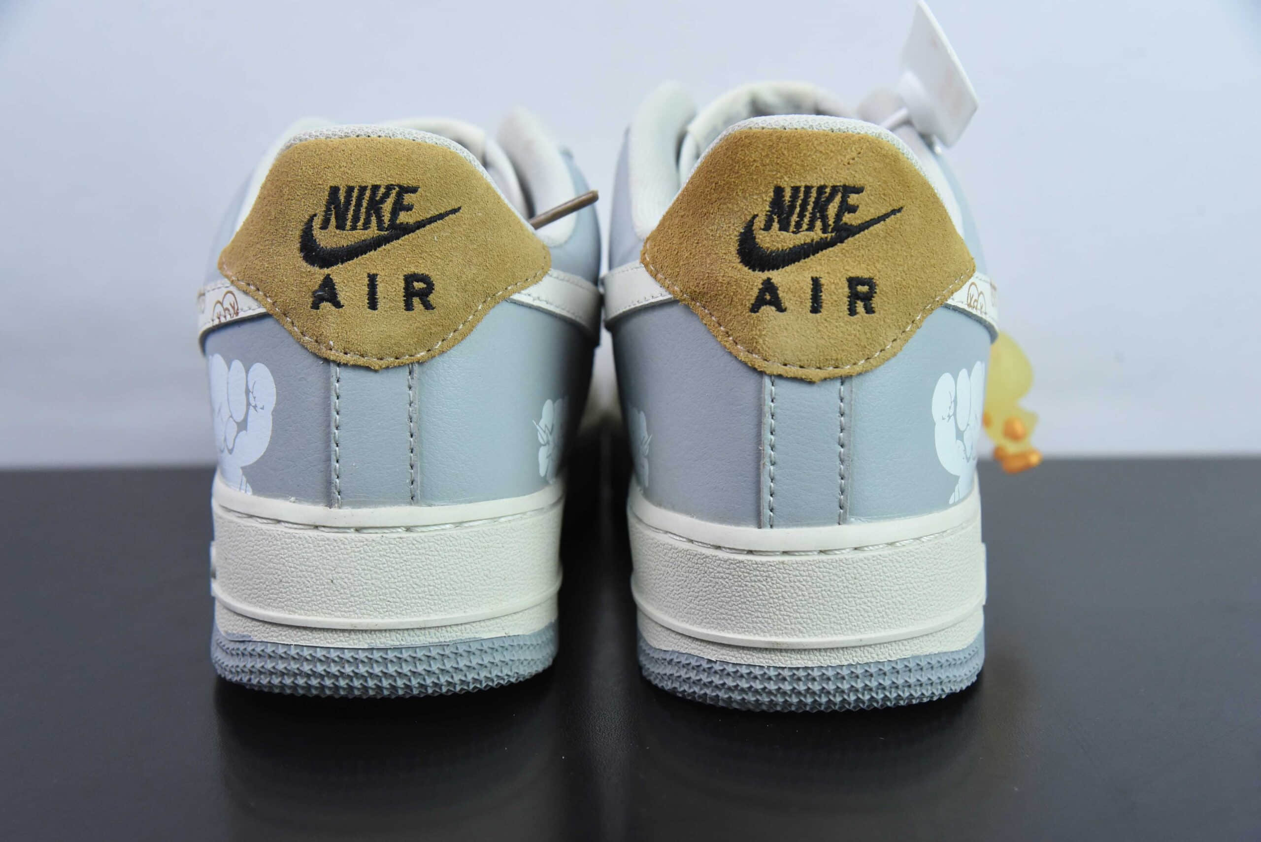 耐克Nike Air Force 1´07 Low x KAWS联名涂鸦白灰黄空军一号低帮百搭休闲运动板鞋纯原版本 货号：CW2288-207