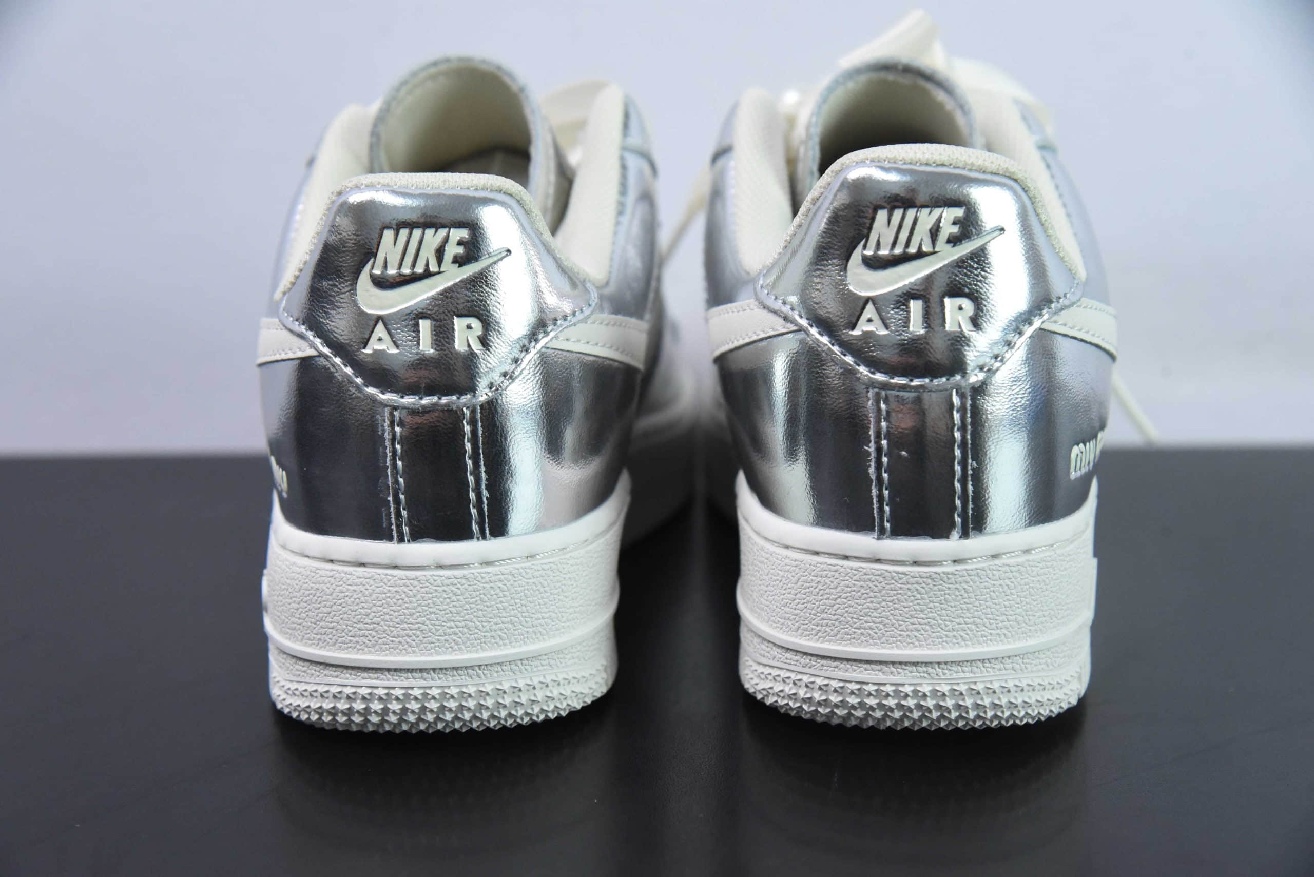 耐克Nike Air Force 1 '07 Low 时光印迹米银空军一号低帮休闲板鞋纯原版本 货号：AF2406-010 