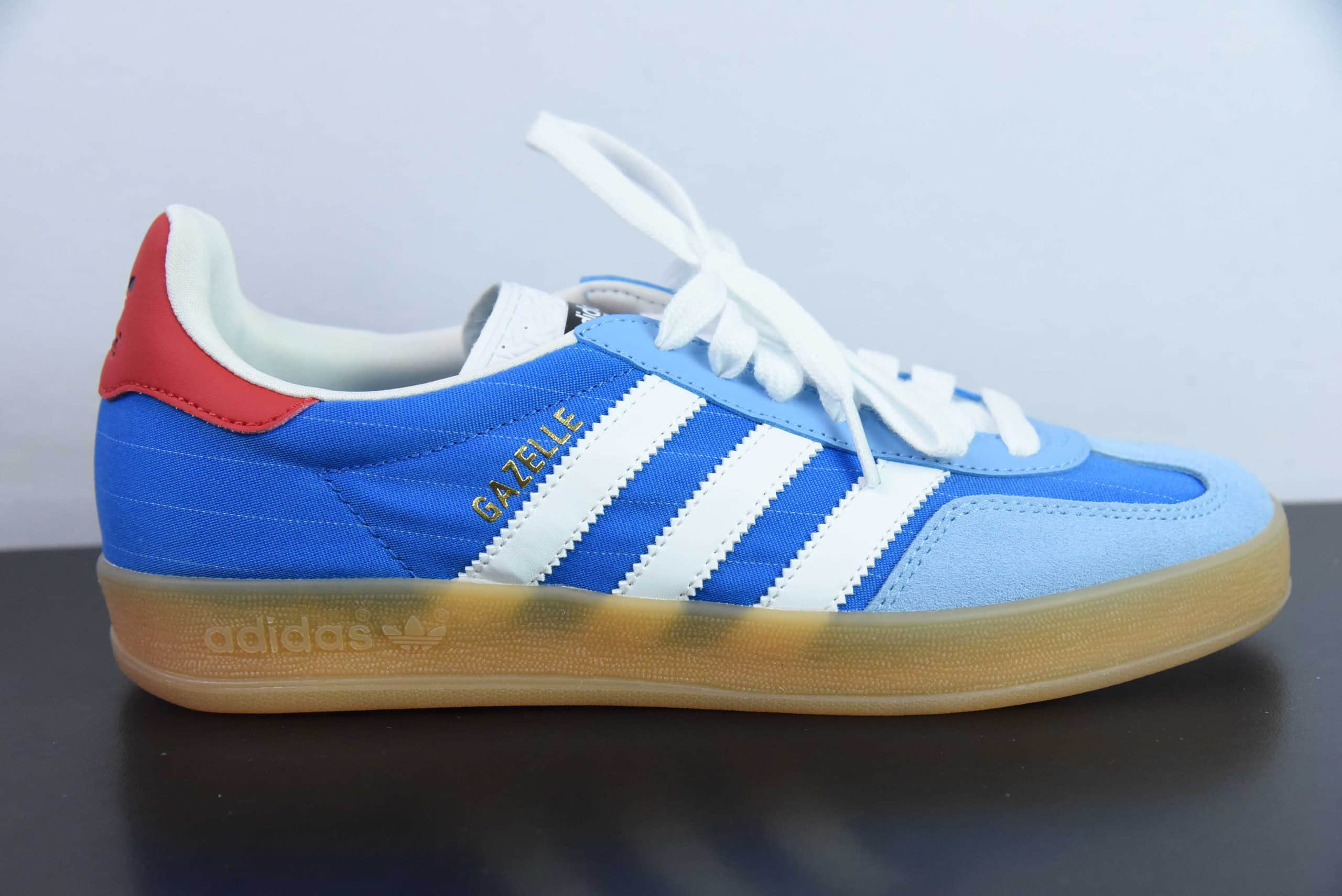 阿迪达斯 Adidas Original Gazelle Indoor Trainers 白蓝红低帮复古百搭休闲运动德训风板鞋纯原版本 货号：IF9643