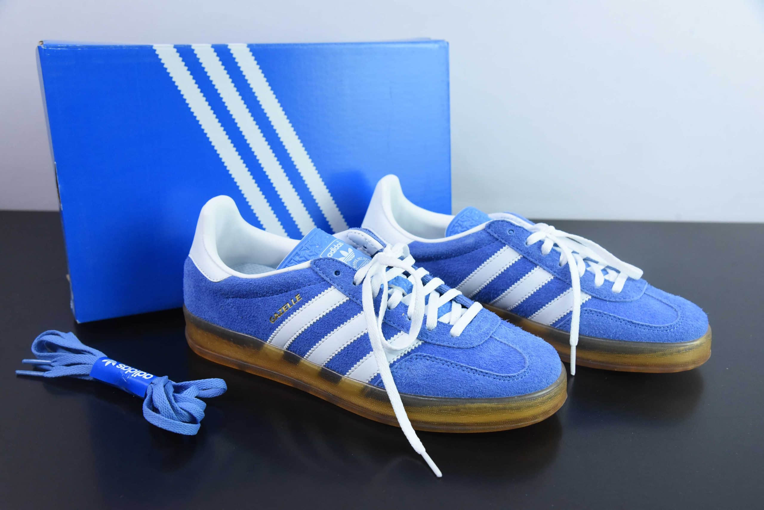 阿迪达斯Adidas Original Gazelle Indoor Trainers白蓝低帮复古百搭休闲运动德训风板鞋纯原版本 货号：HQ8717 