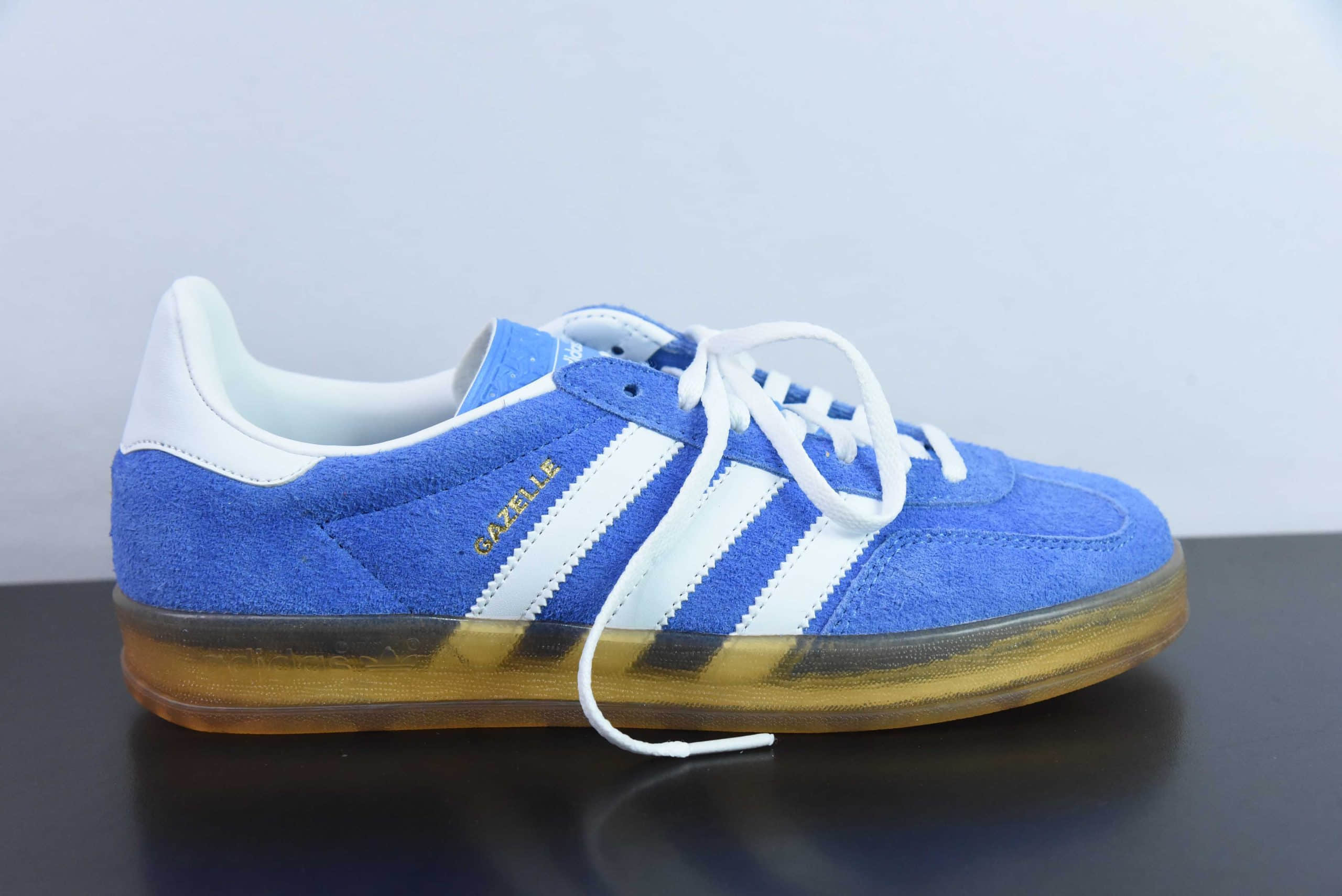 阿迪达斯Adidas Original Gazelle Indoor Trainers白蓝低帮复古百搭休闲运动德训风板鞋纯原版本 货号：HQ8717 