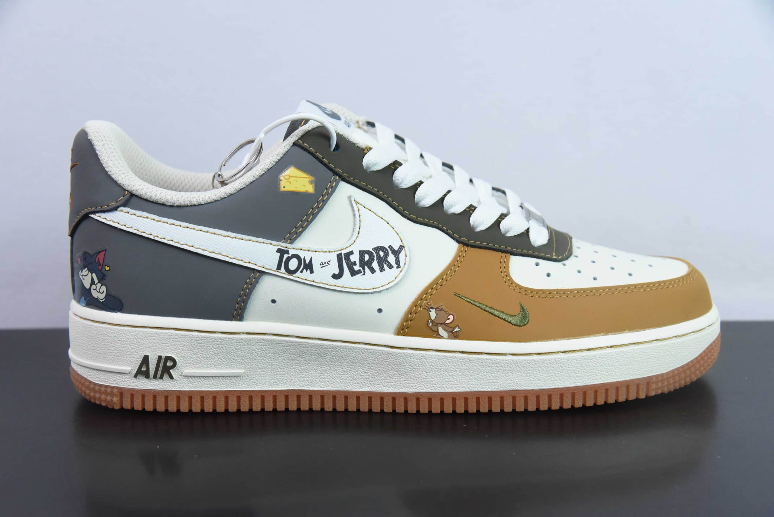 耐克Nike Air Force 1 Low 07 Tom and Jerry 猫和老鼠汤姆与杰瑞涂鸦拼色空军一号低帮休闲板鞋纯原版本 货号：DB3301-110