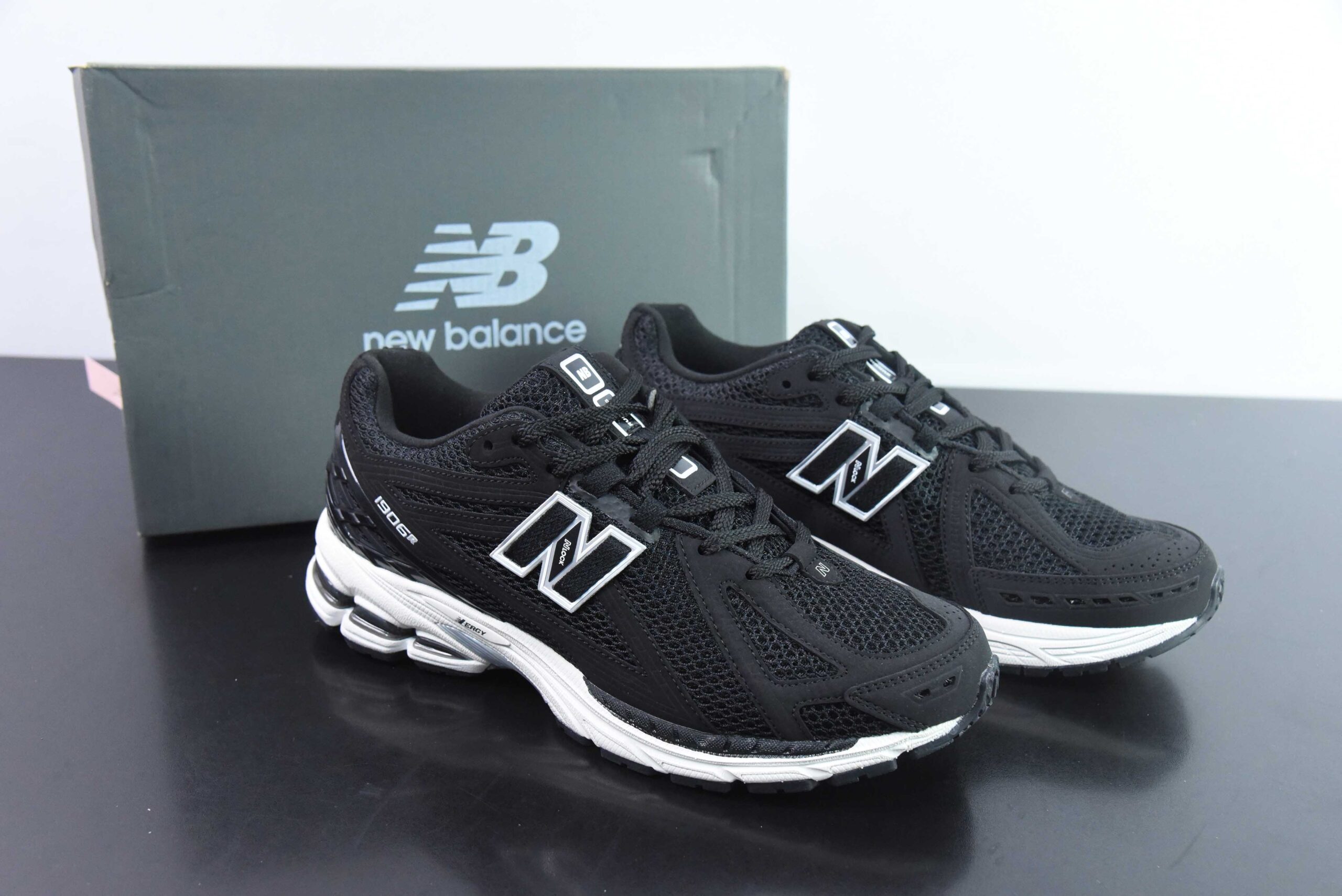 新百伦New Balance 1906白黑银复古老爹风休闲运动慢跑鞋纯原版本 货号：M1906RFB