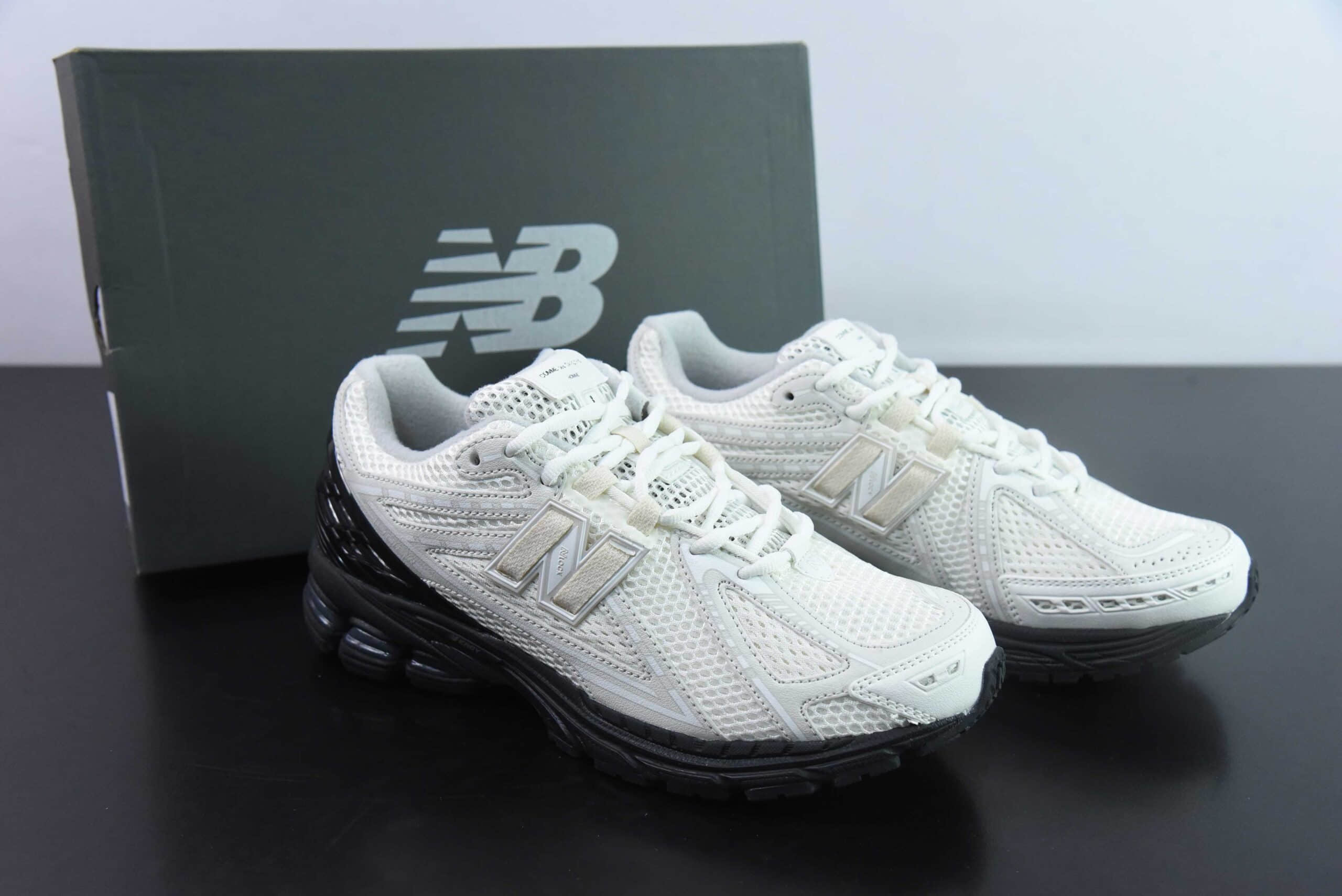 新百伦New Balance Comme Des Garcons Homme x New Balance CDG联名M1906系列白黑复古休闲跑步鞋纯原版本 货号：M1906RCO